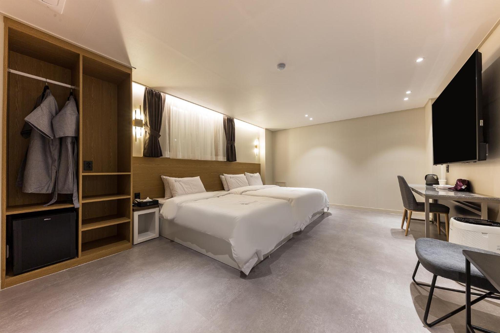 Deluxe Twin Room
