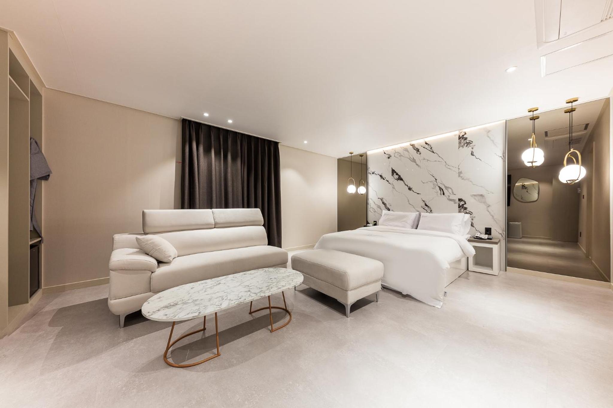Suite - Photo 6