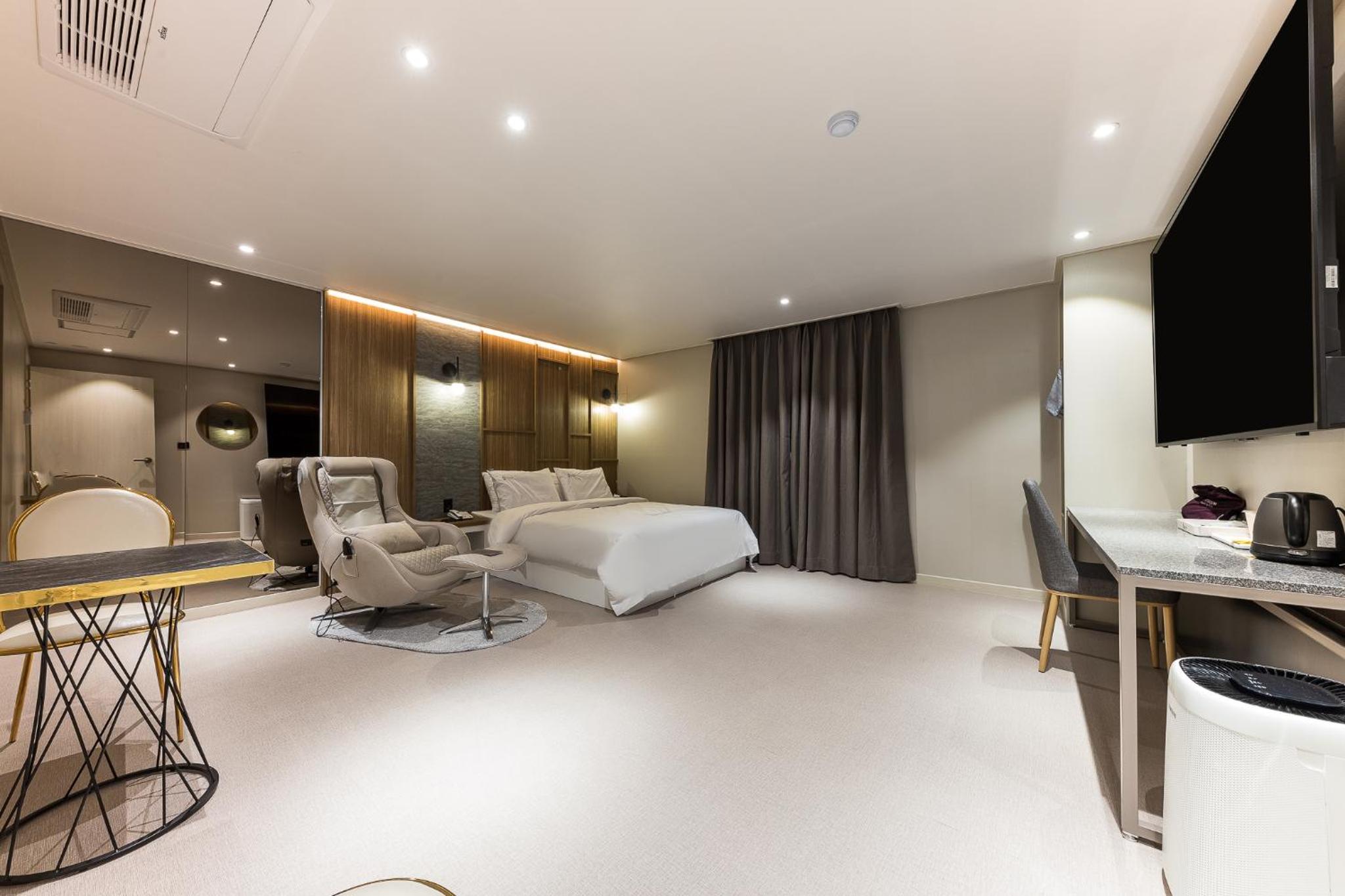 Superior Suite - Photo 1