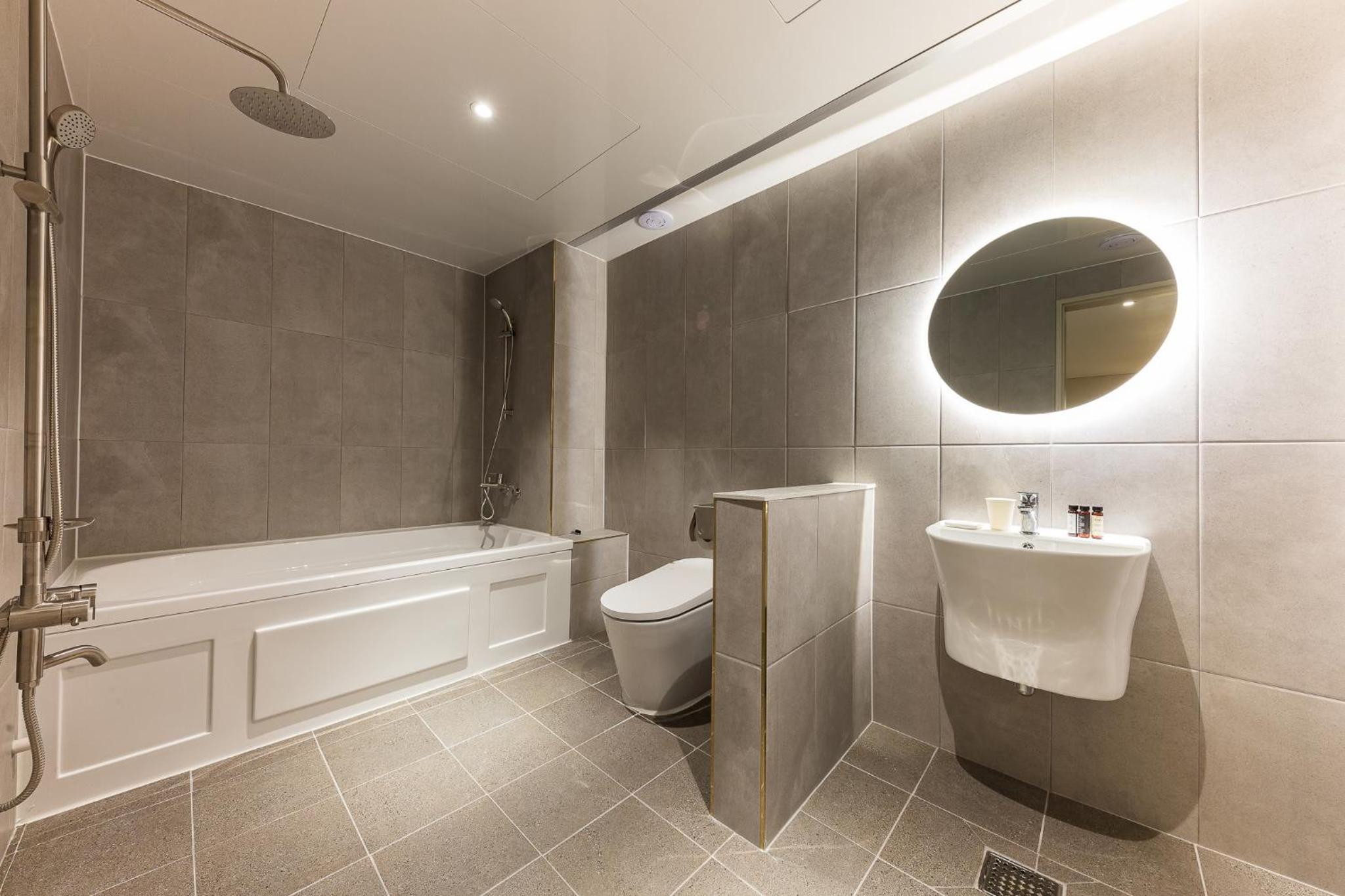 Superior Suite - Photo 14