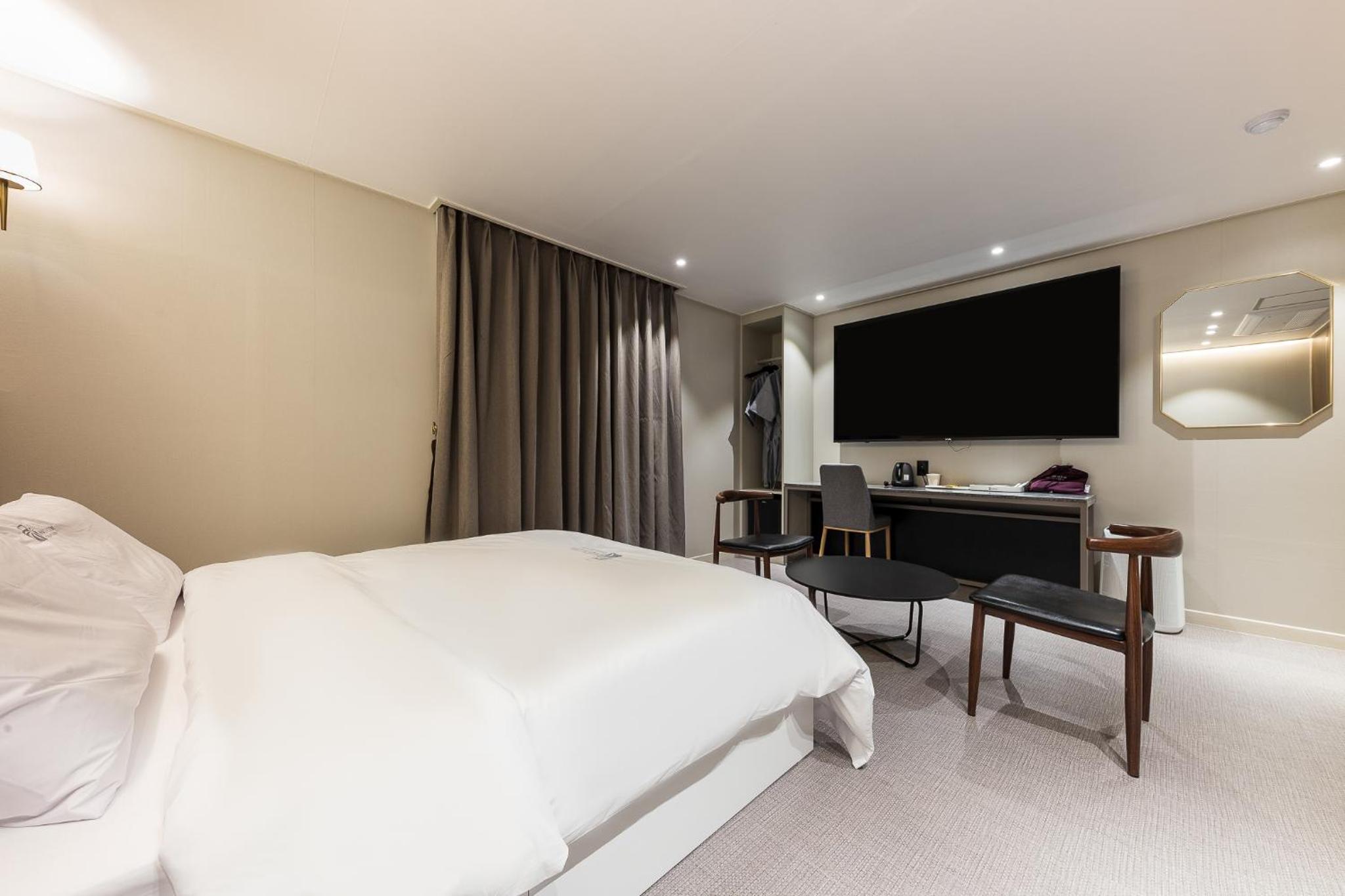Superior Suite - Photo 3