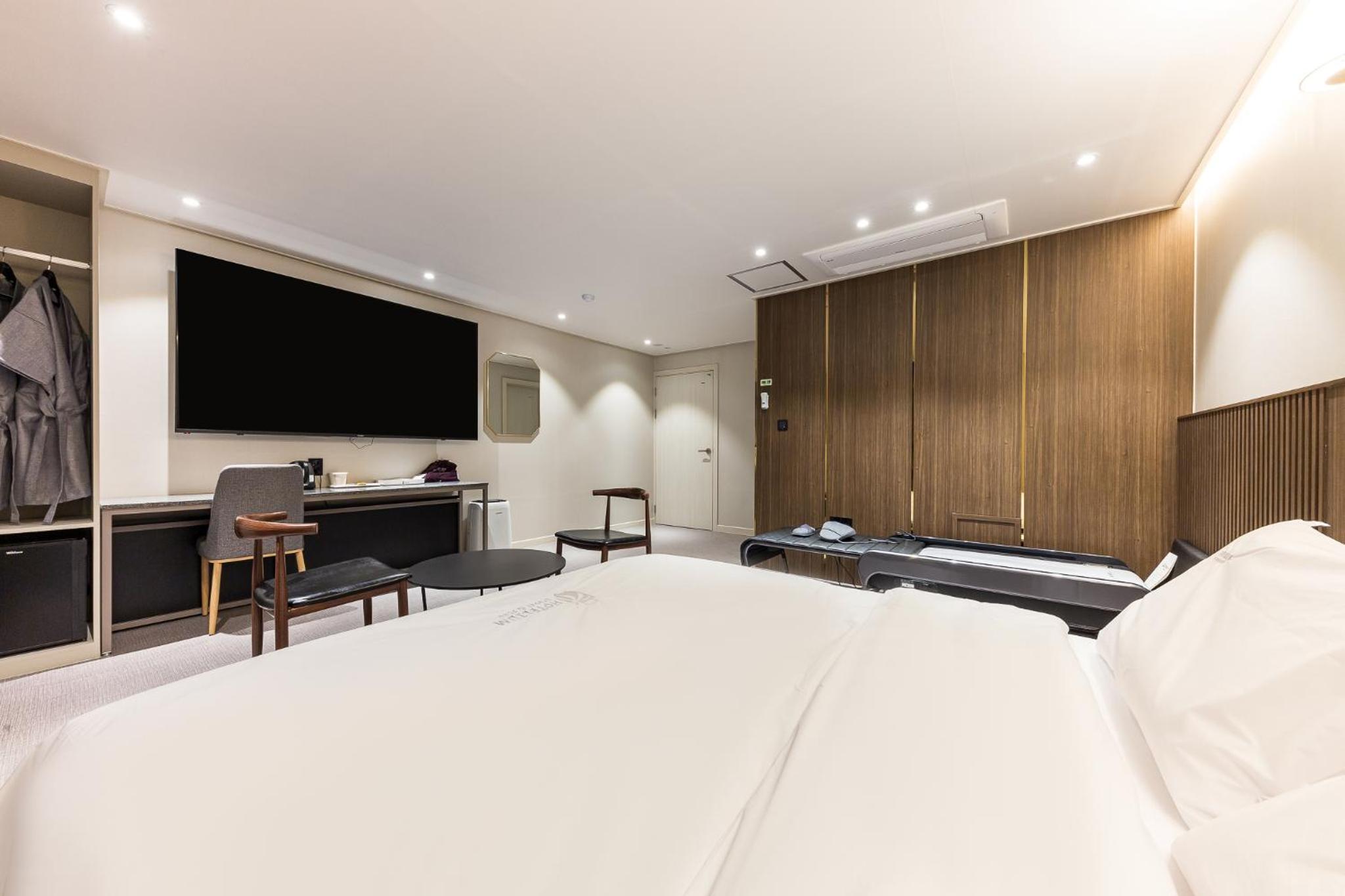 Superior Suite - Photo 5