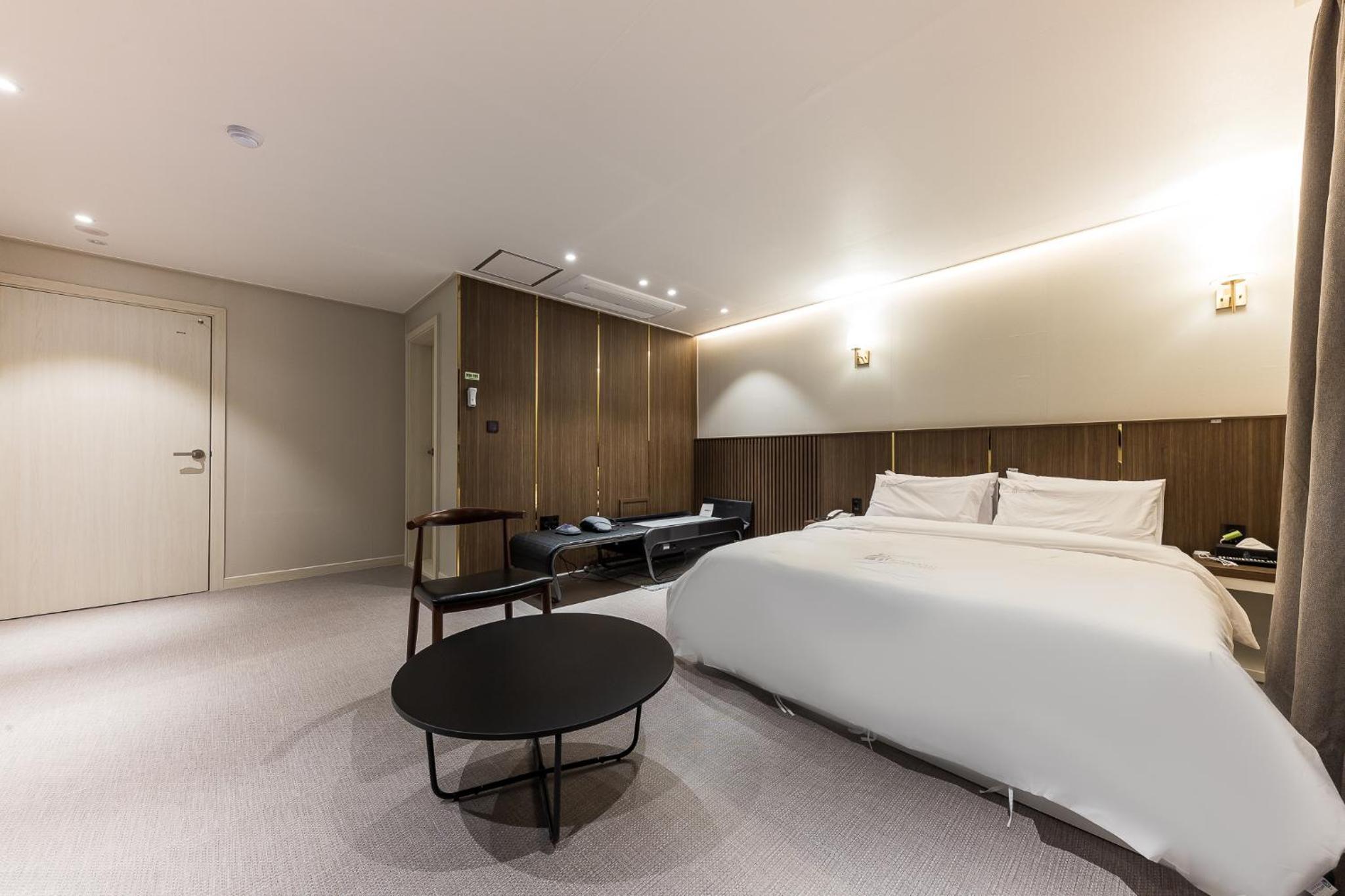 Superior Suite - Photo 6