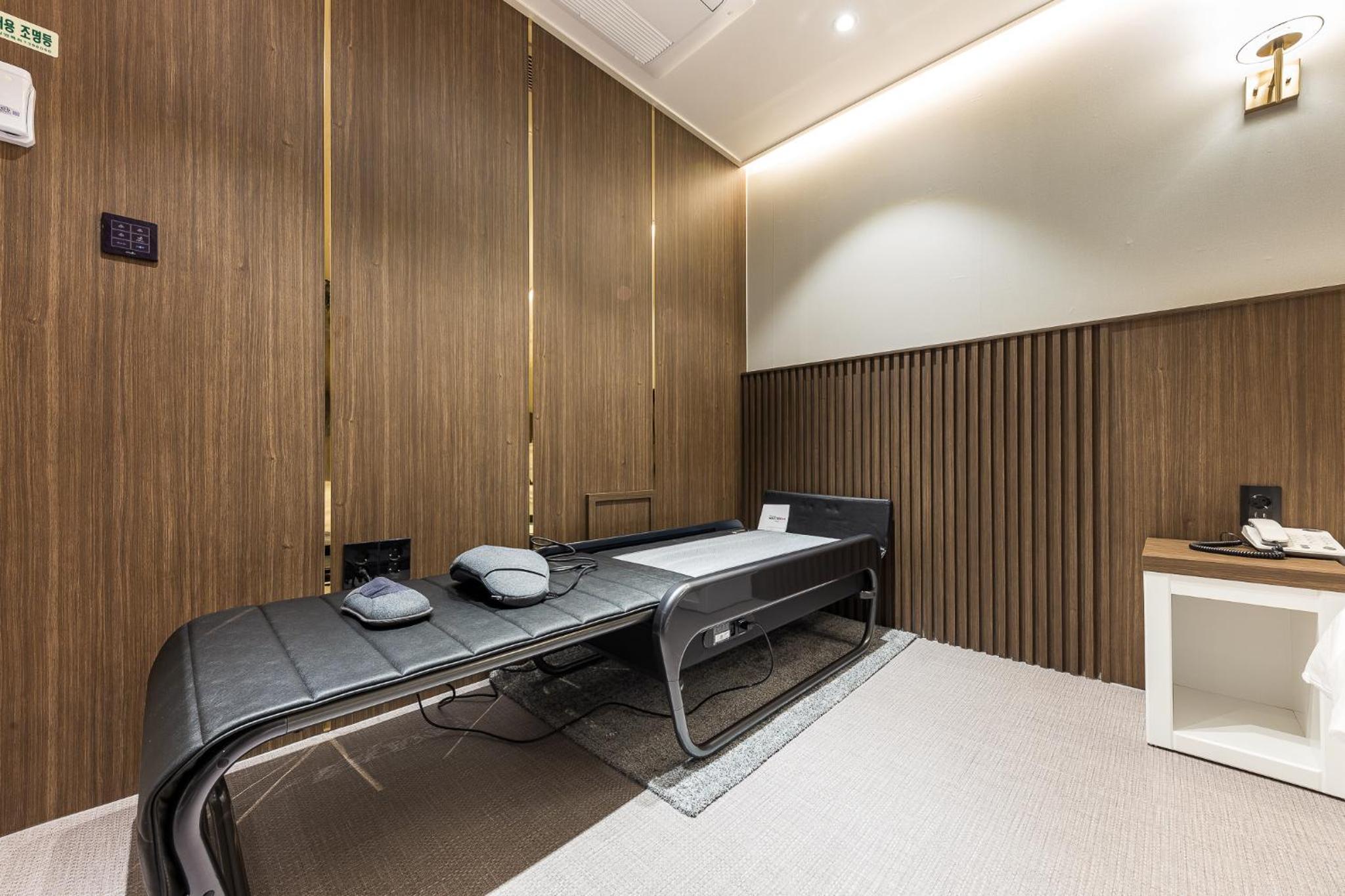 Superior Suite - Photo 16