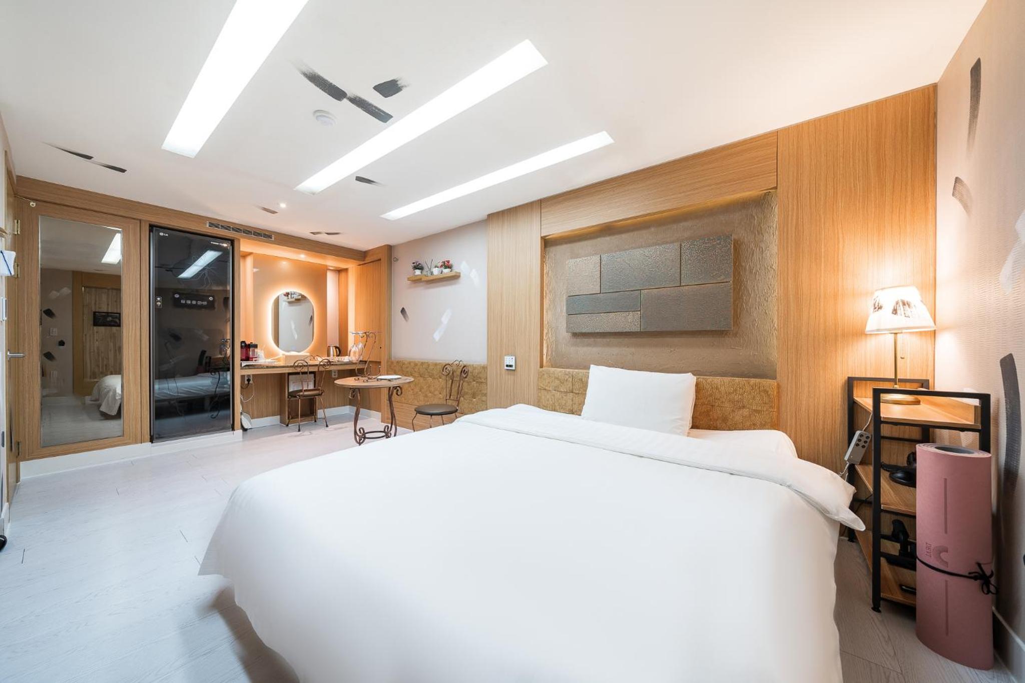 Luxury Double Room with Spa Bath Breakfast Included