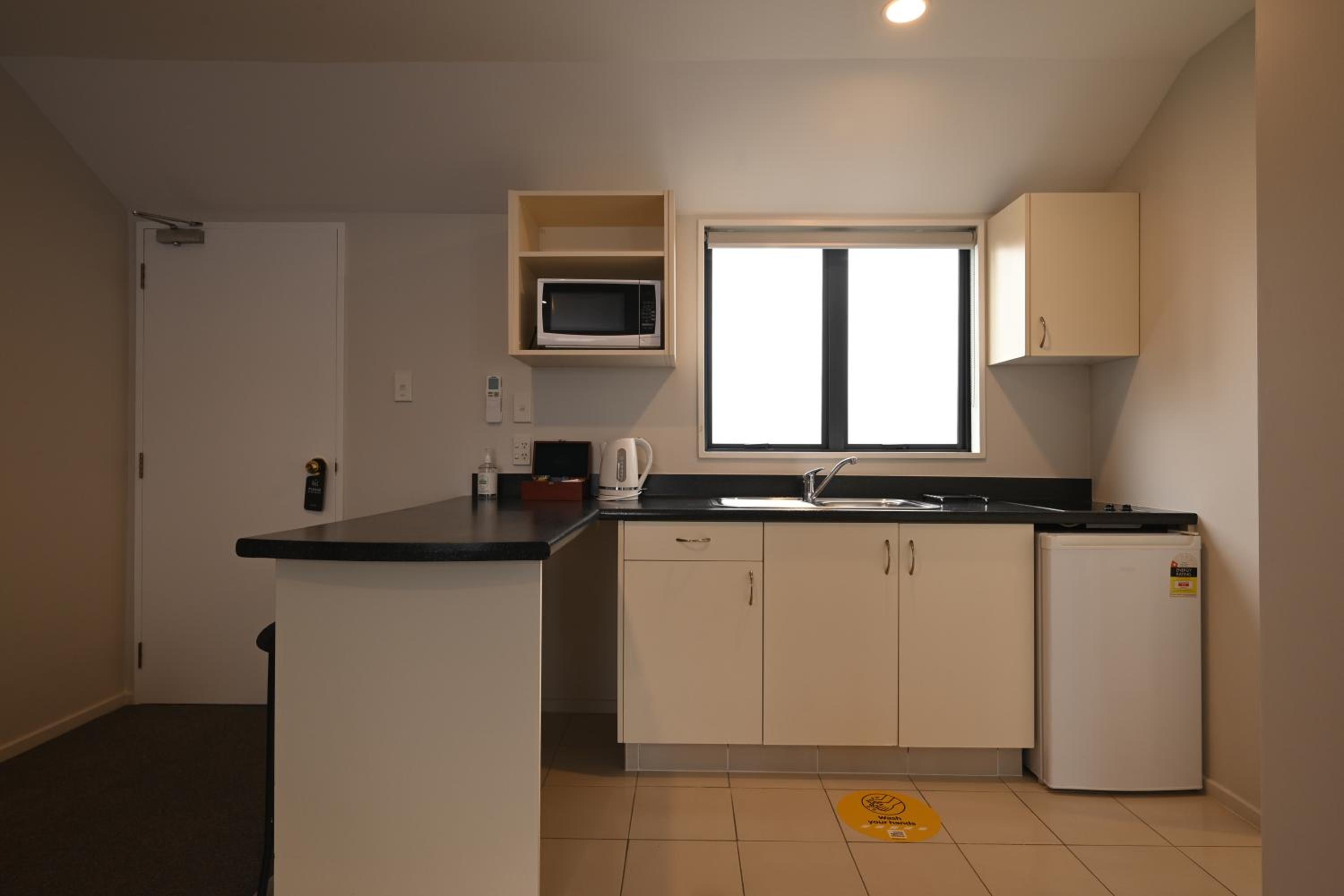 One-Bedroom Apartment thumbnail 6