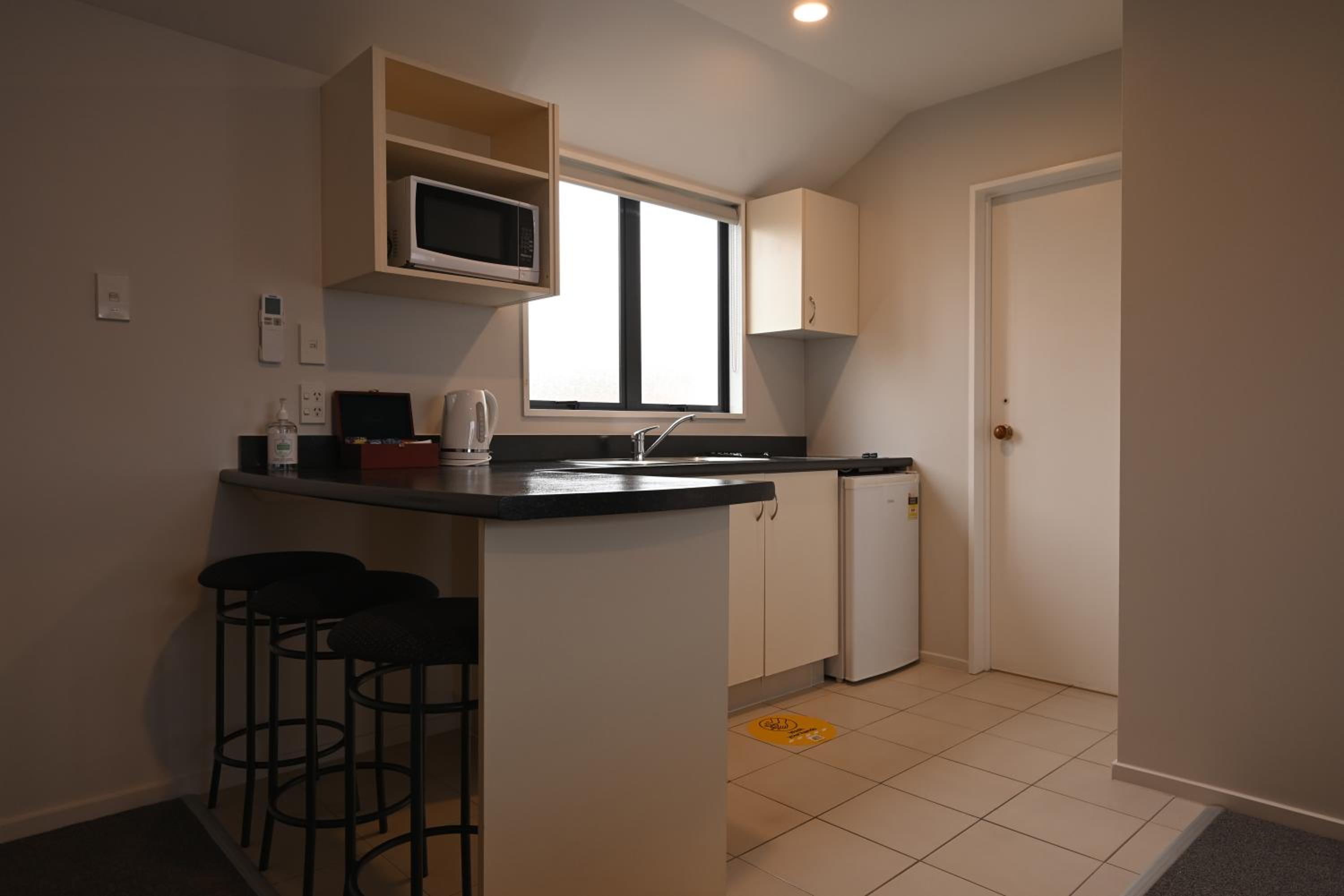 One-Bedroom Apartment thumbnail 5