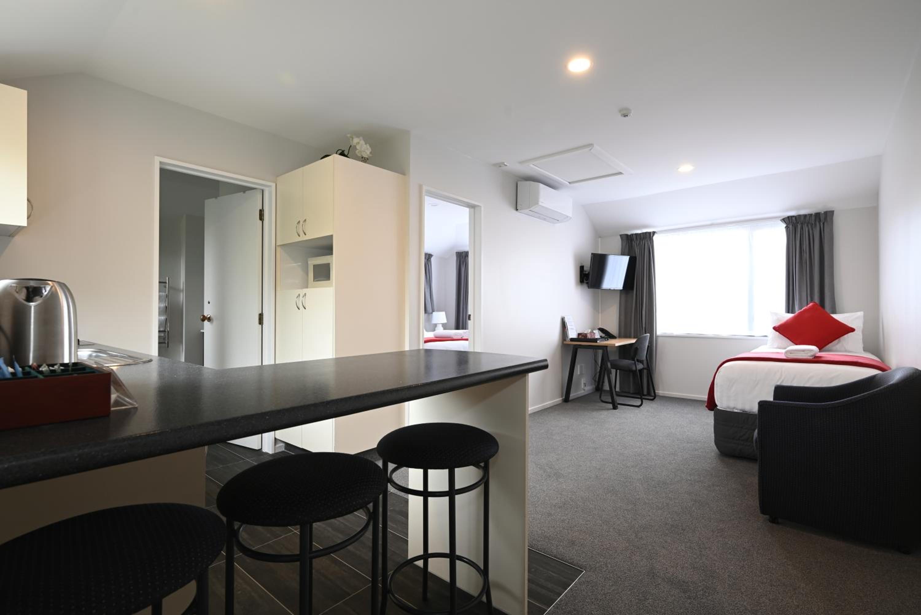 Superior One-Bedroom Apartment with Spa Bath