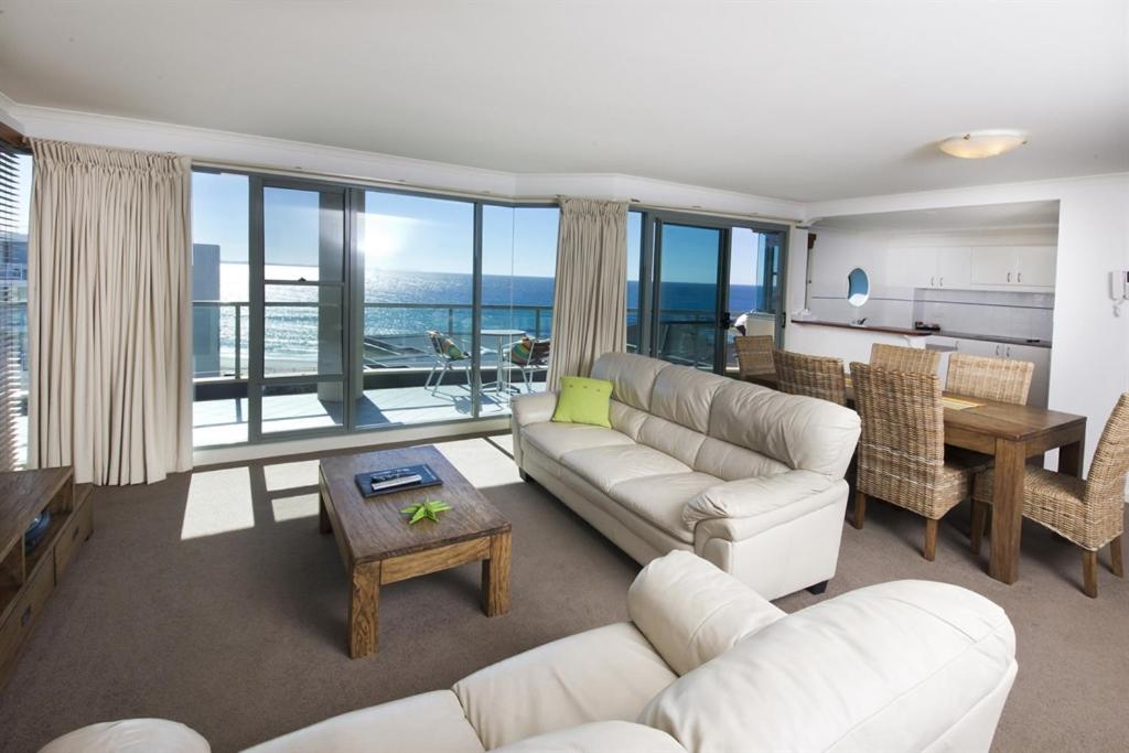 Deluxe Two-Bedroom Apartment (Floors 7-9) photo 2