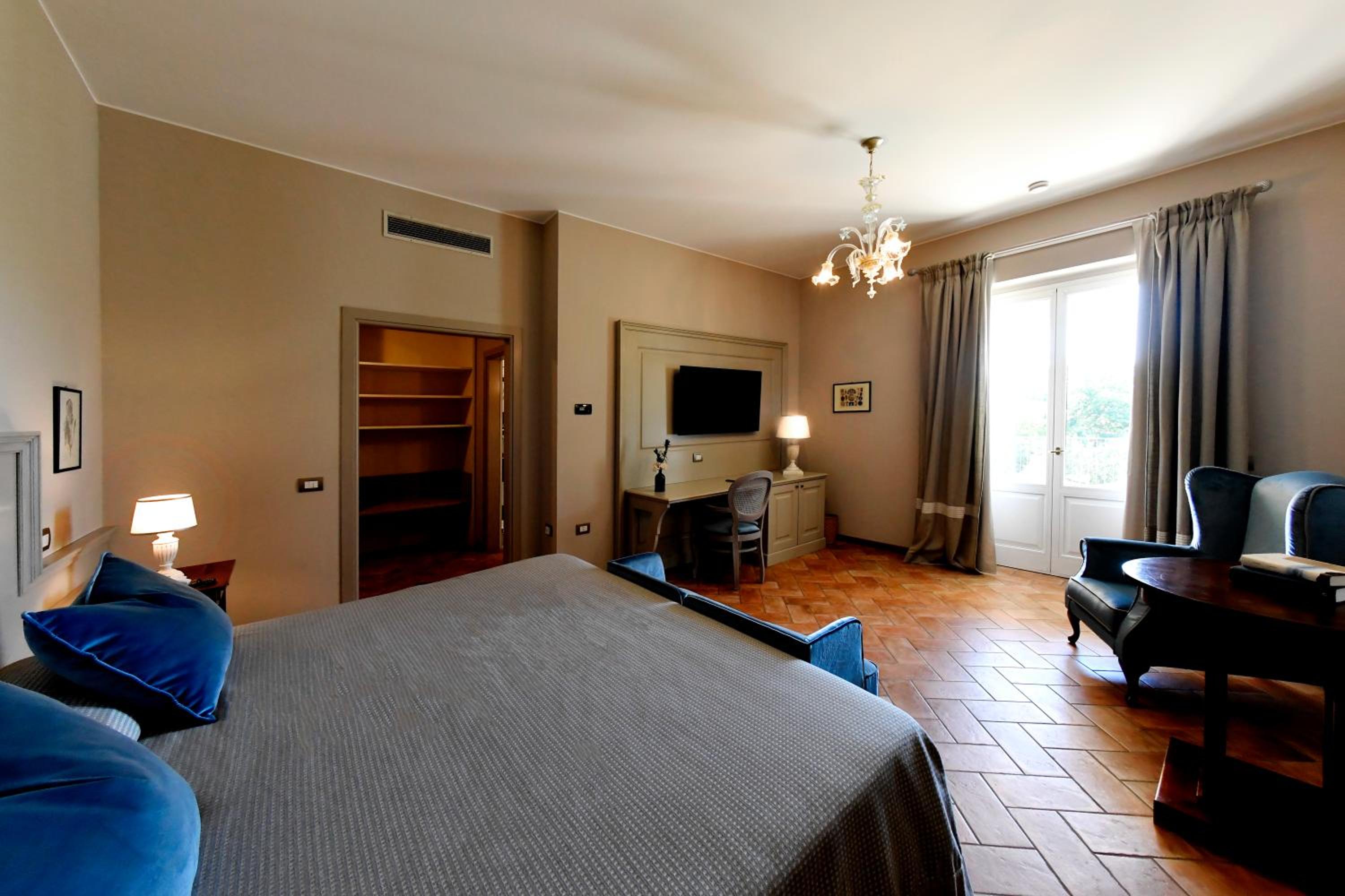 Deluxe Double Room - Photo 7