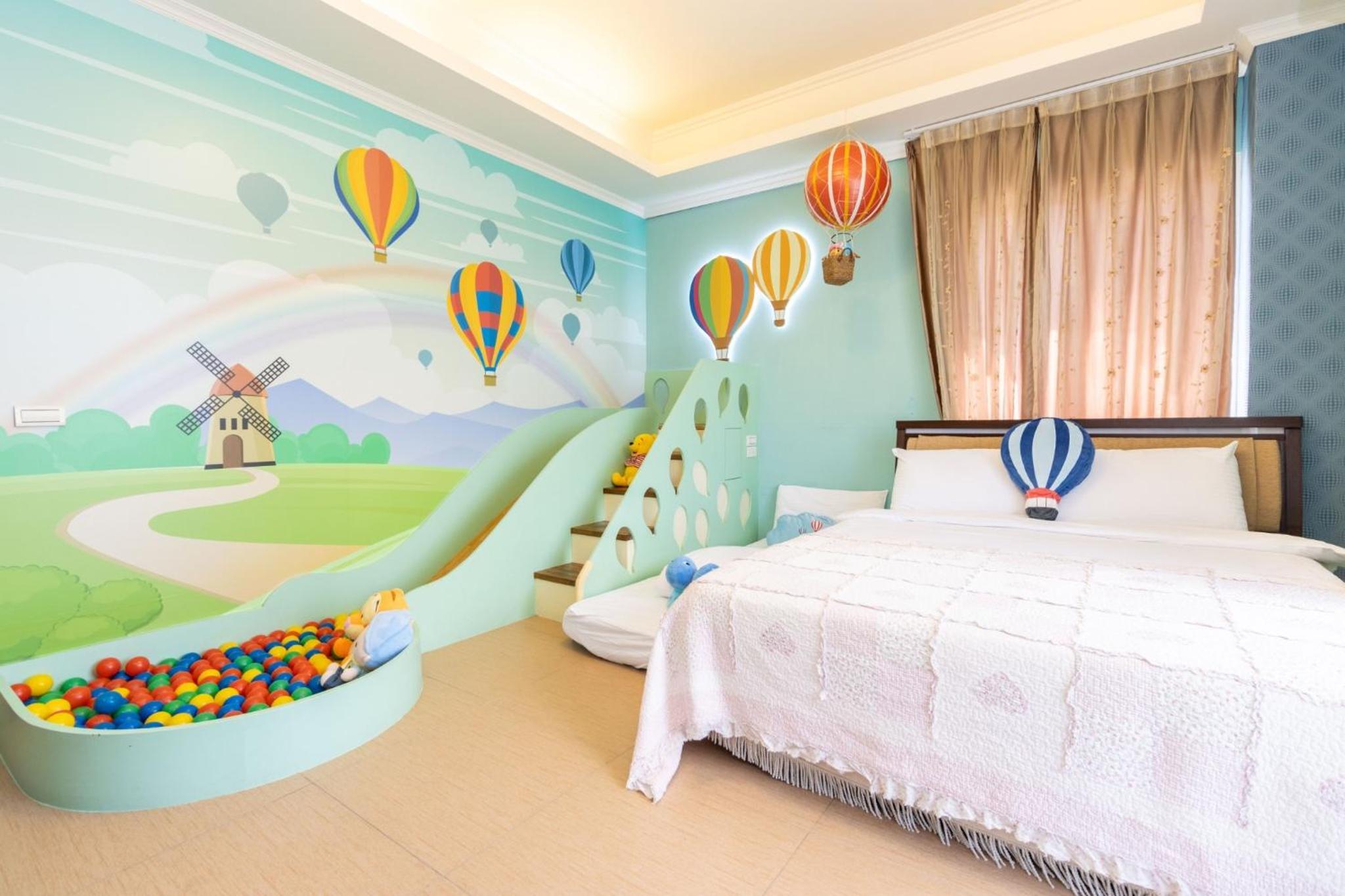 Deluxe Double Room (2 Adults + 1 Child) photo 2