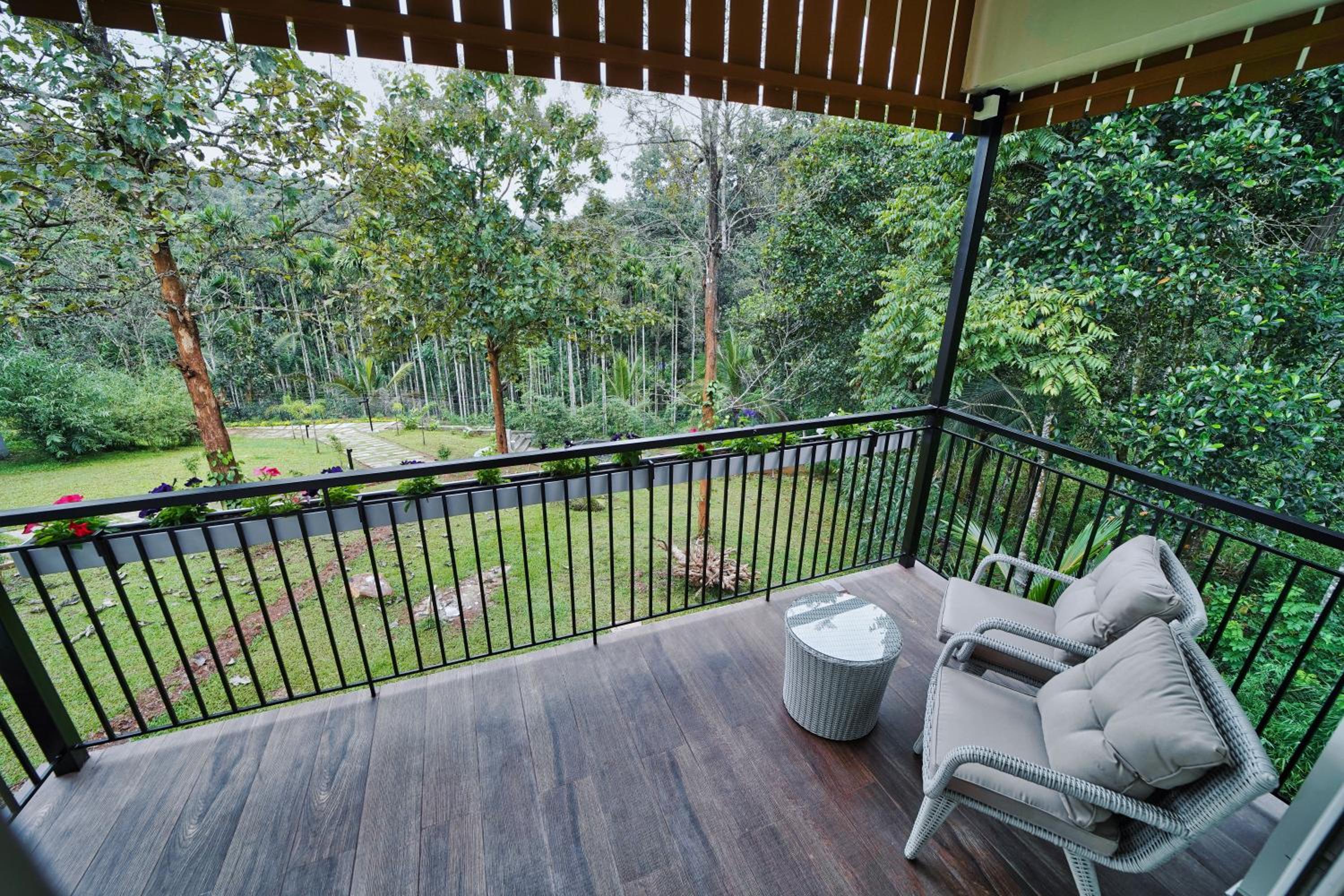 King Room with Balcony photo 2