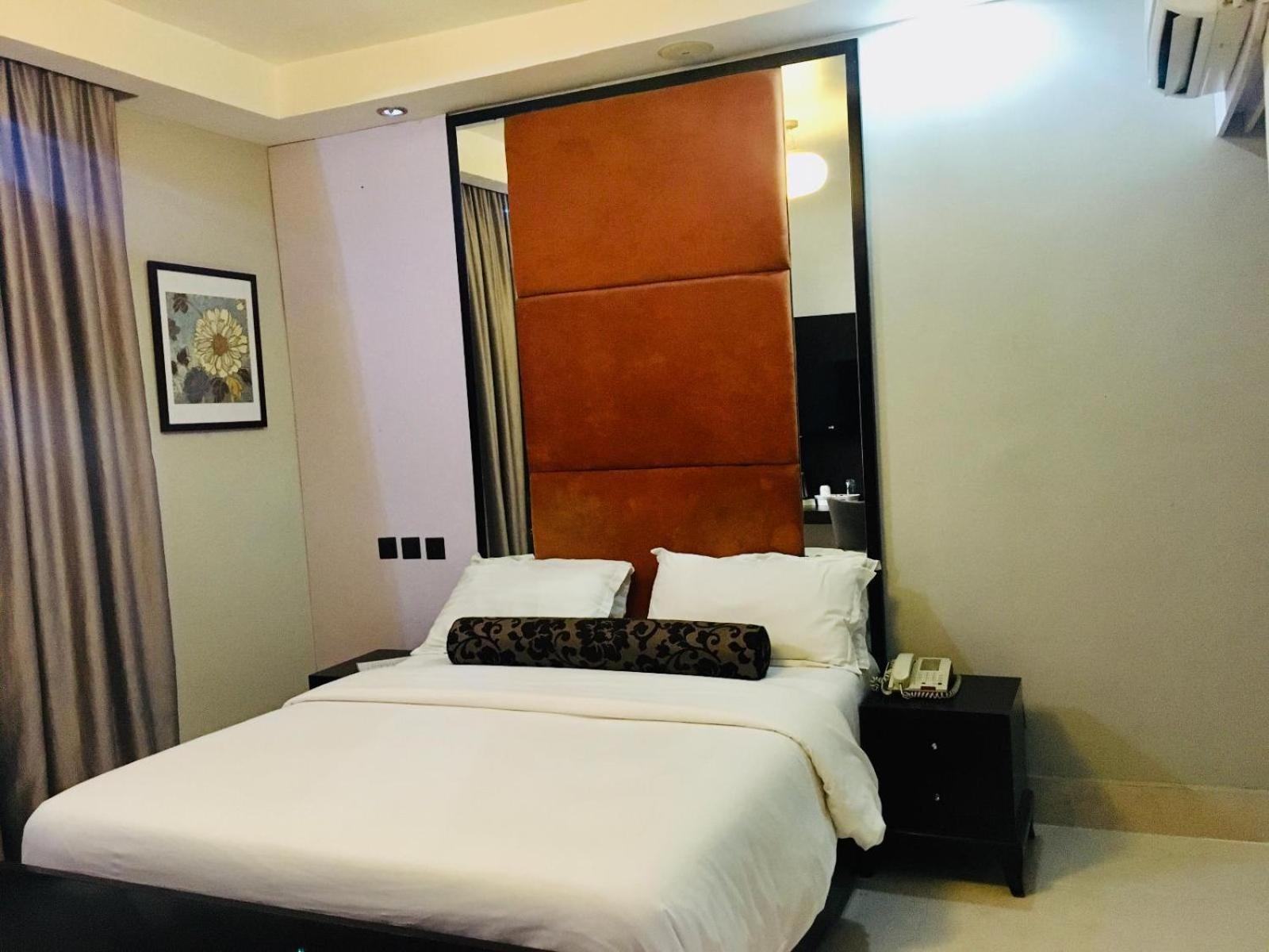 Deluxe Room - Photo 5