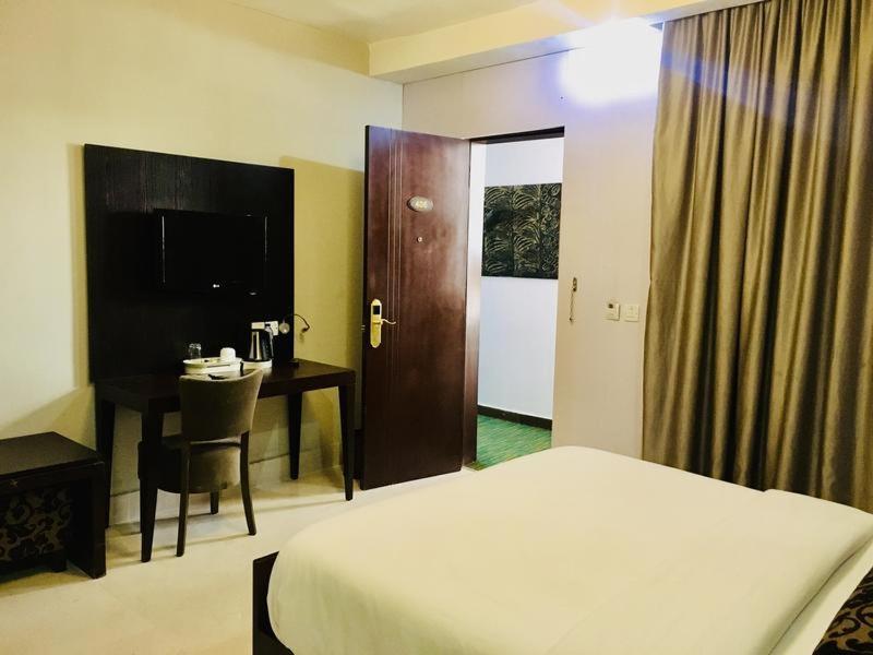 Deluxe Room - Photo 3