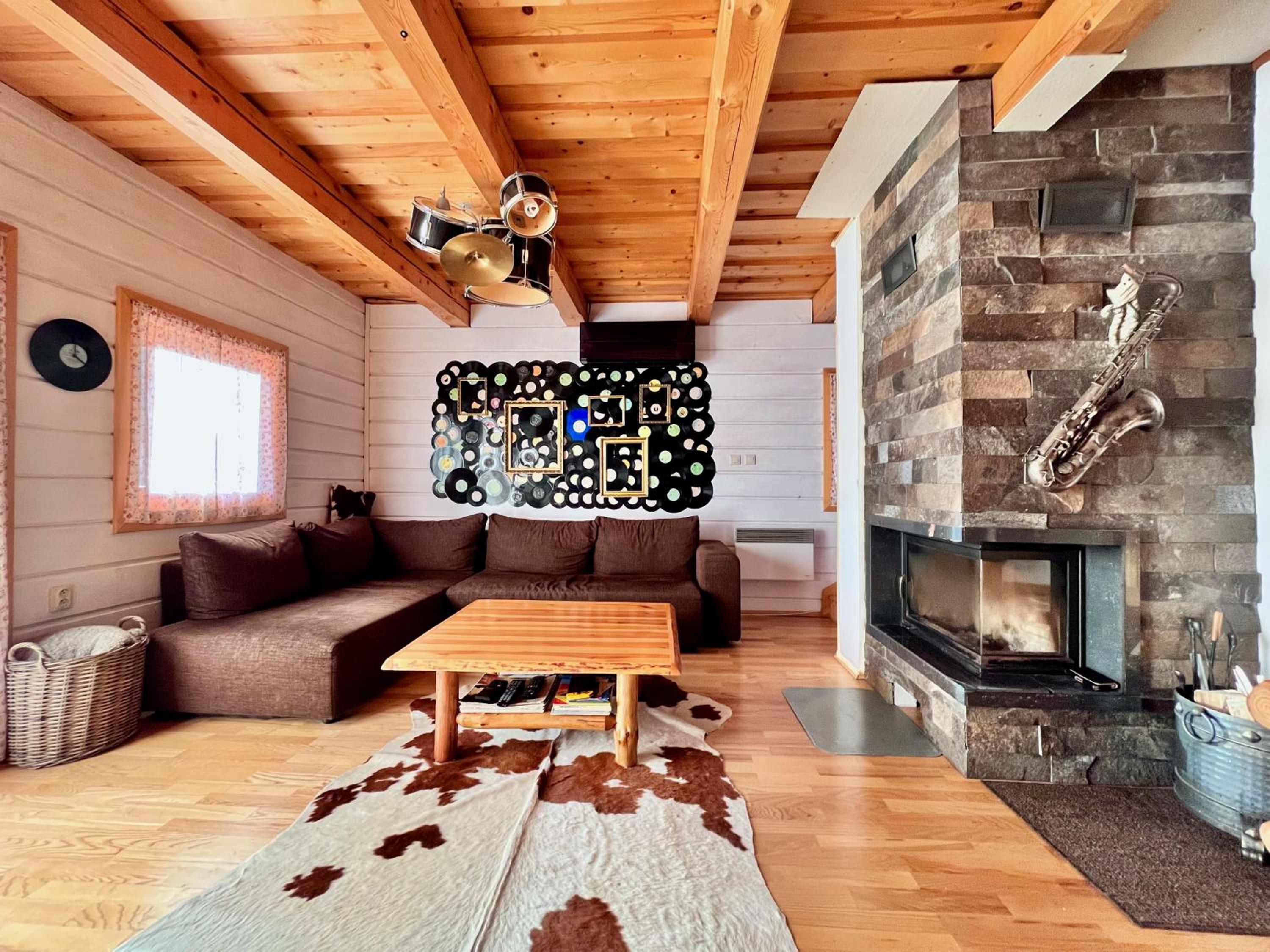 Three-Bedroom Chalet - Photo 3