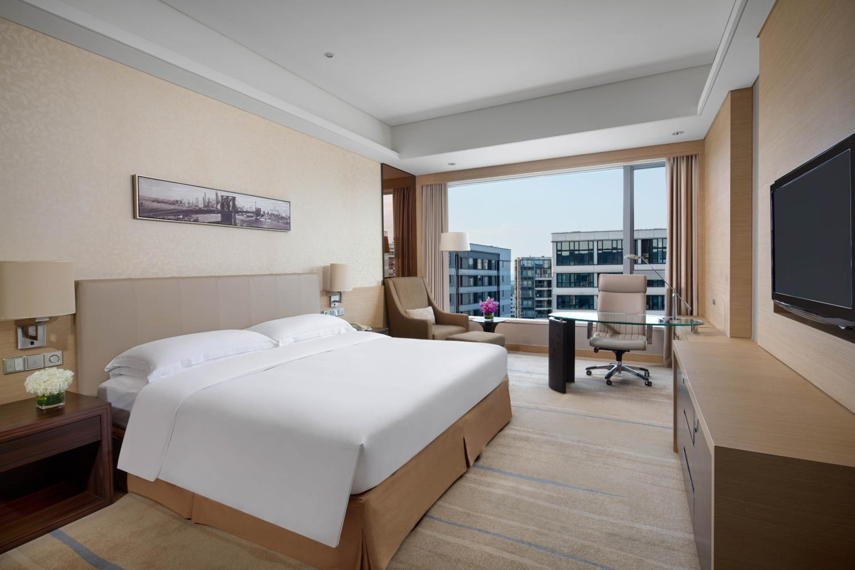 Standard King Room with Garden View