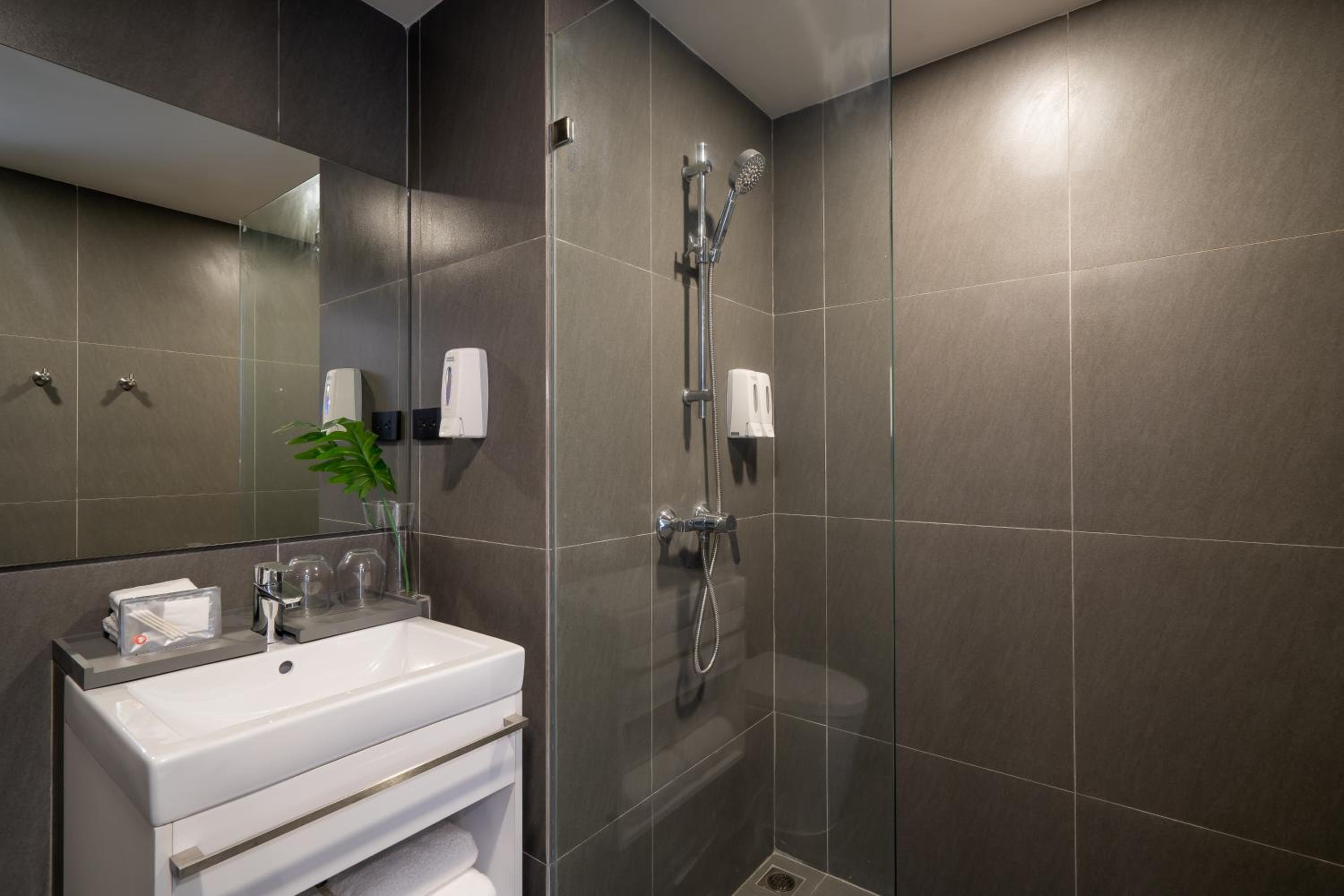 Standard Double or Twin Room - Photo 5