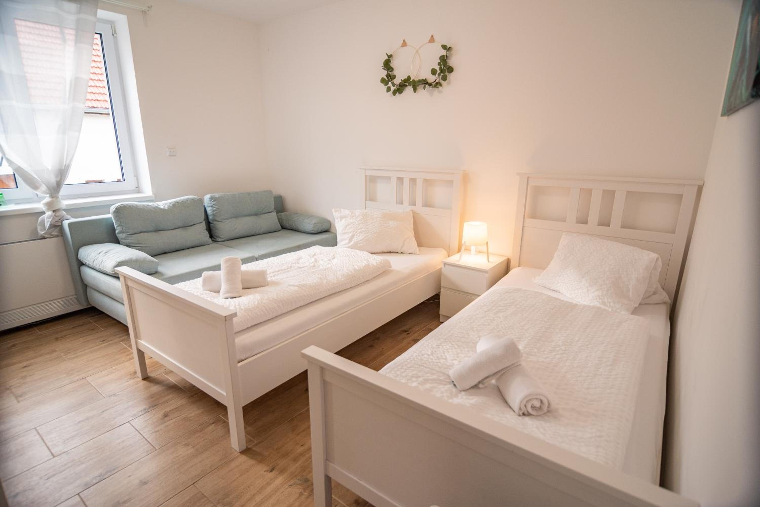 Twin Room with Extra Bed - Photo 2