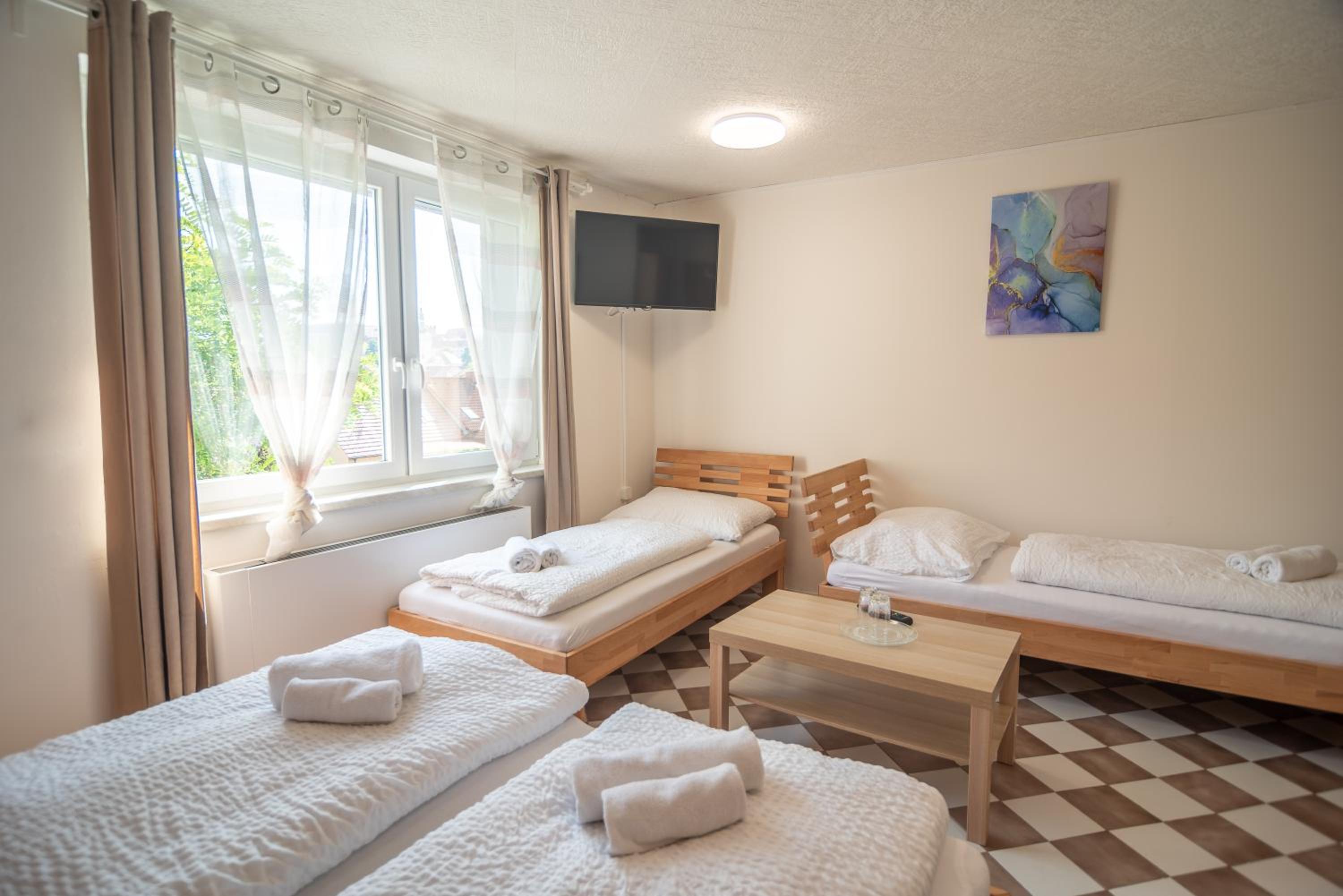 Quadruple Room - Photo 1