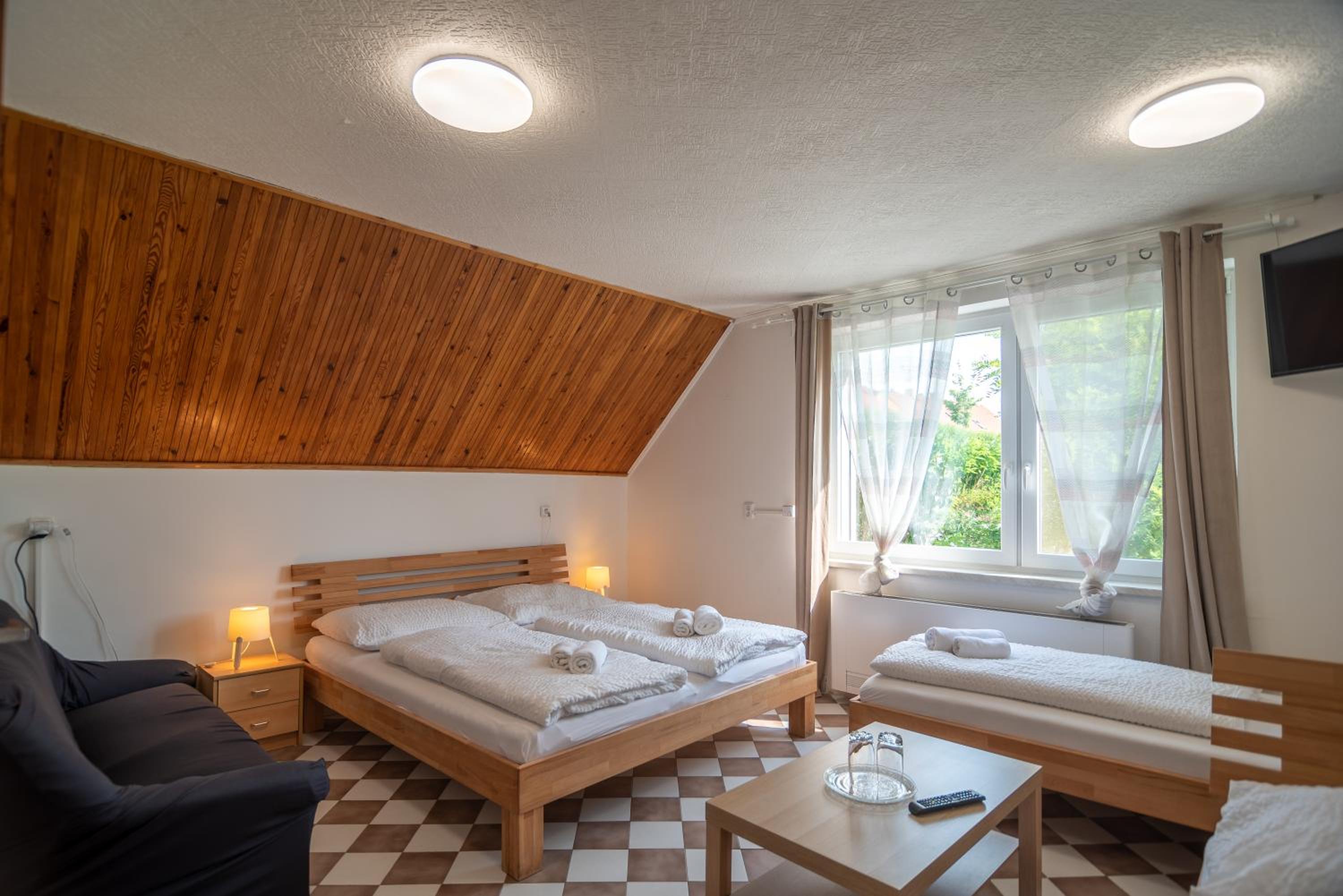 Quadruple Room - Photo 3