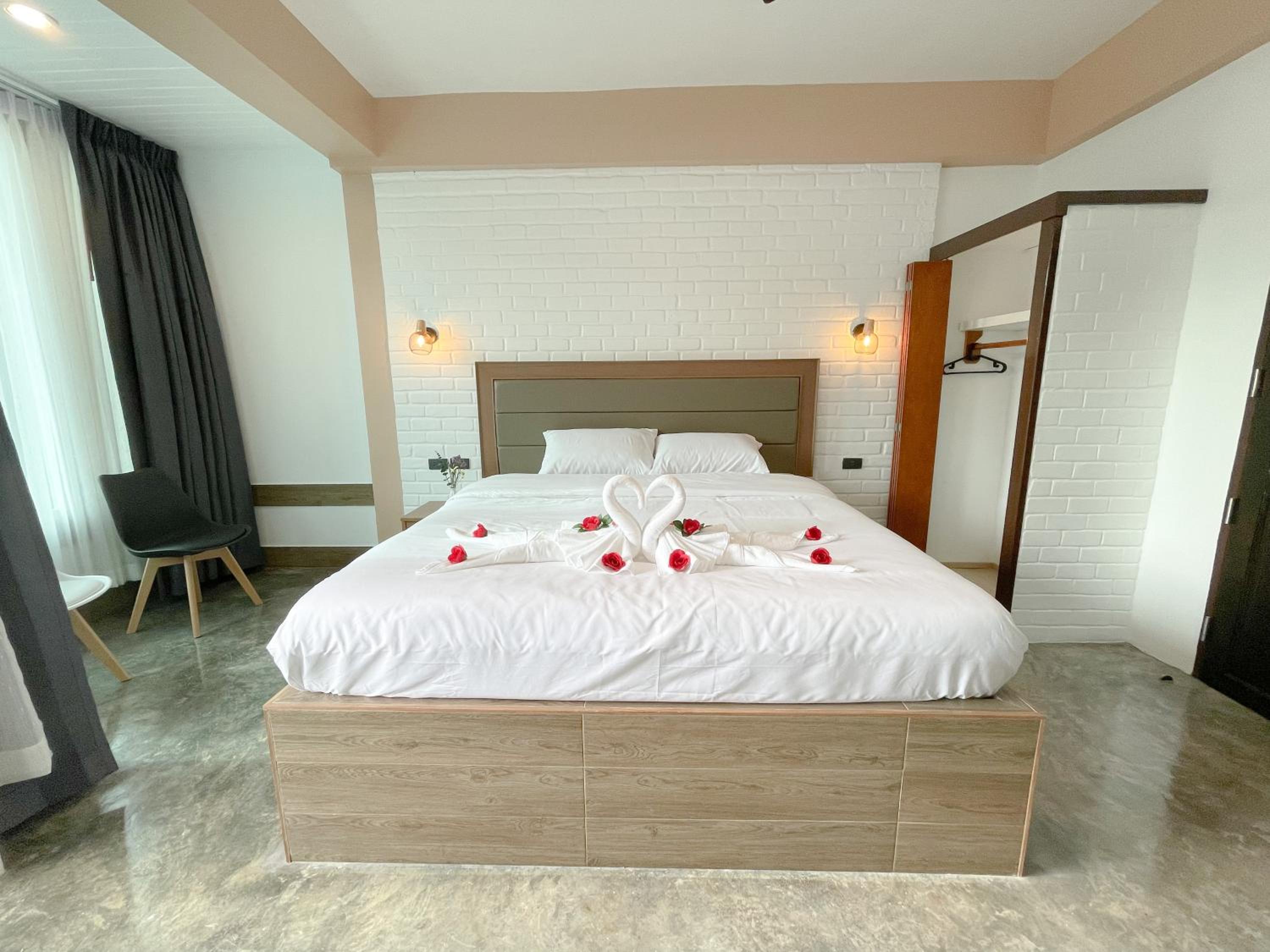 Deluxe King Room - Photo 4