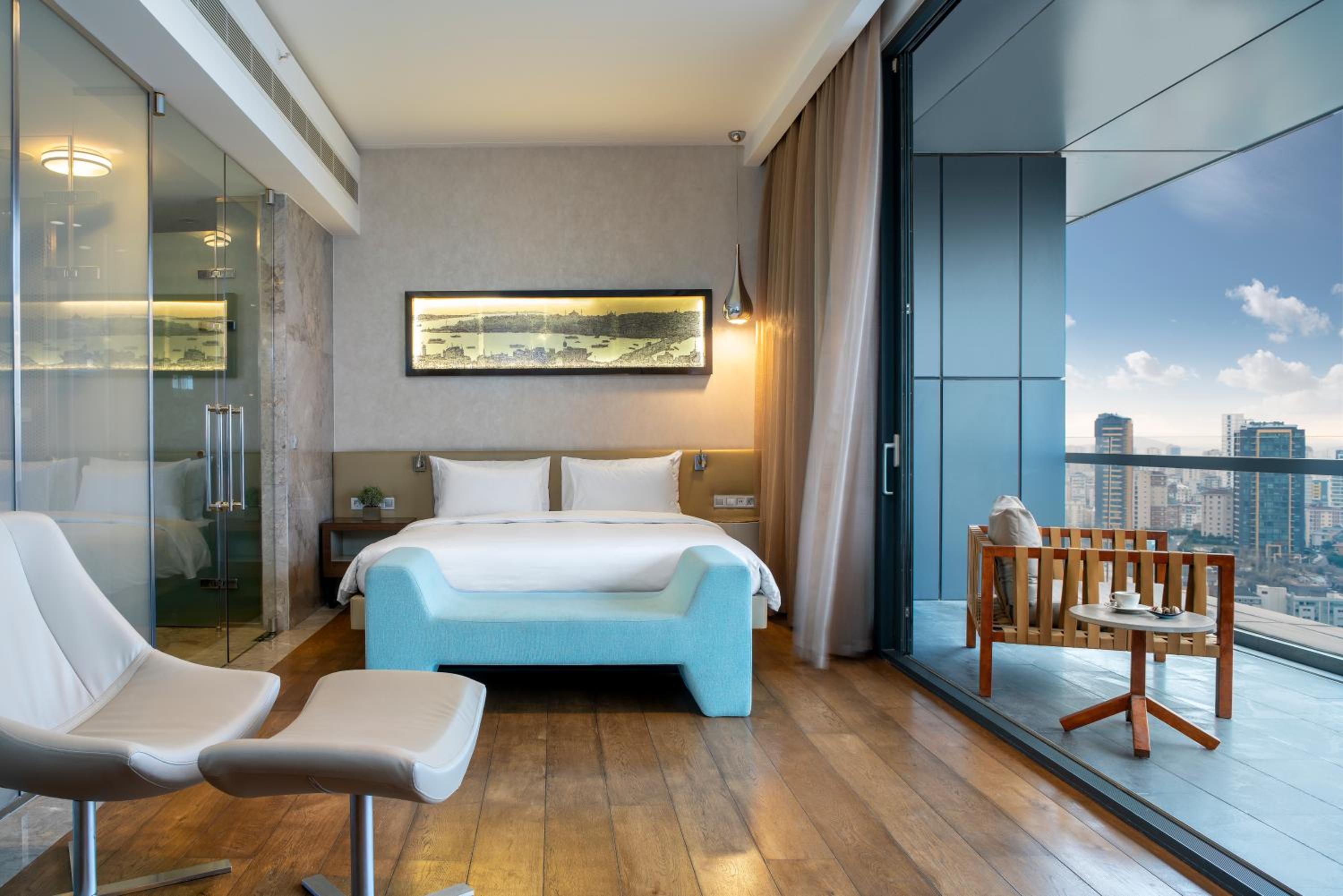 Junior Suite with Terrace and City view photo 3