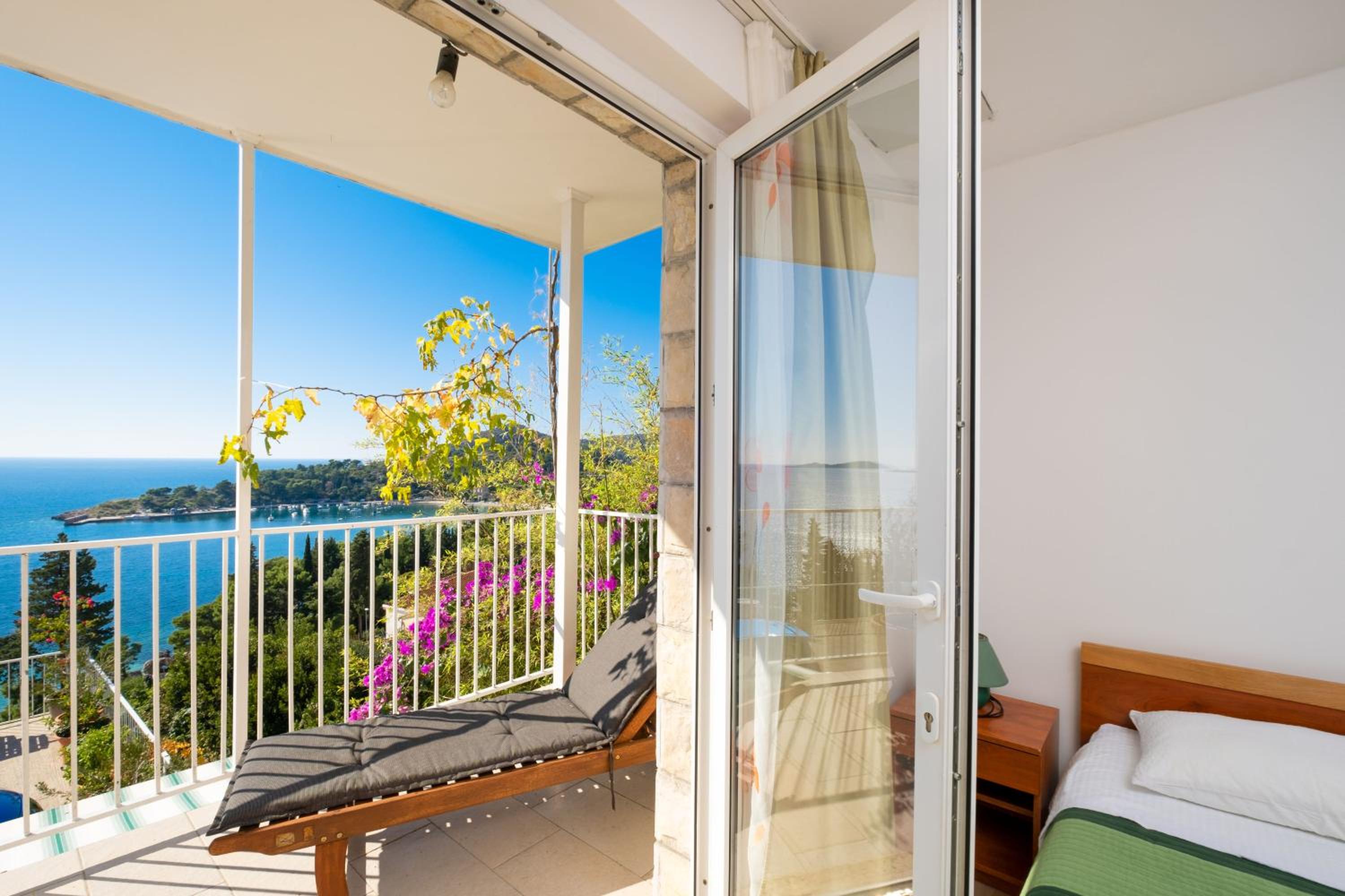 Premium Three-Bedroom Apartment with Terrace and Sea View photo 3