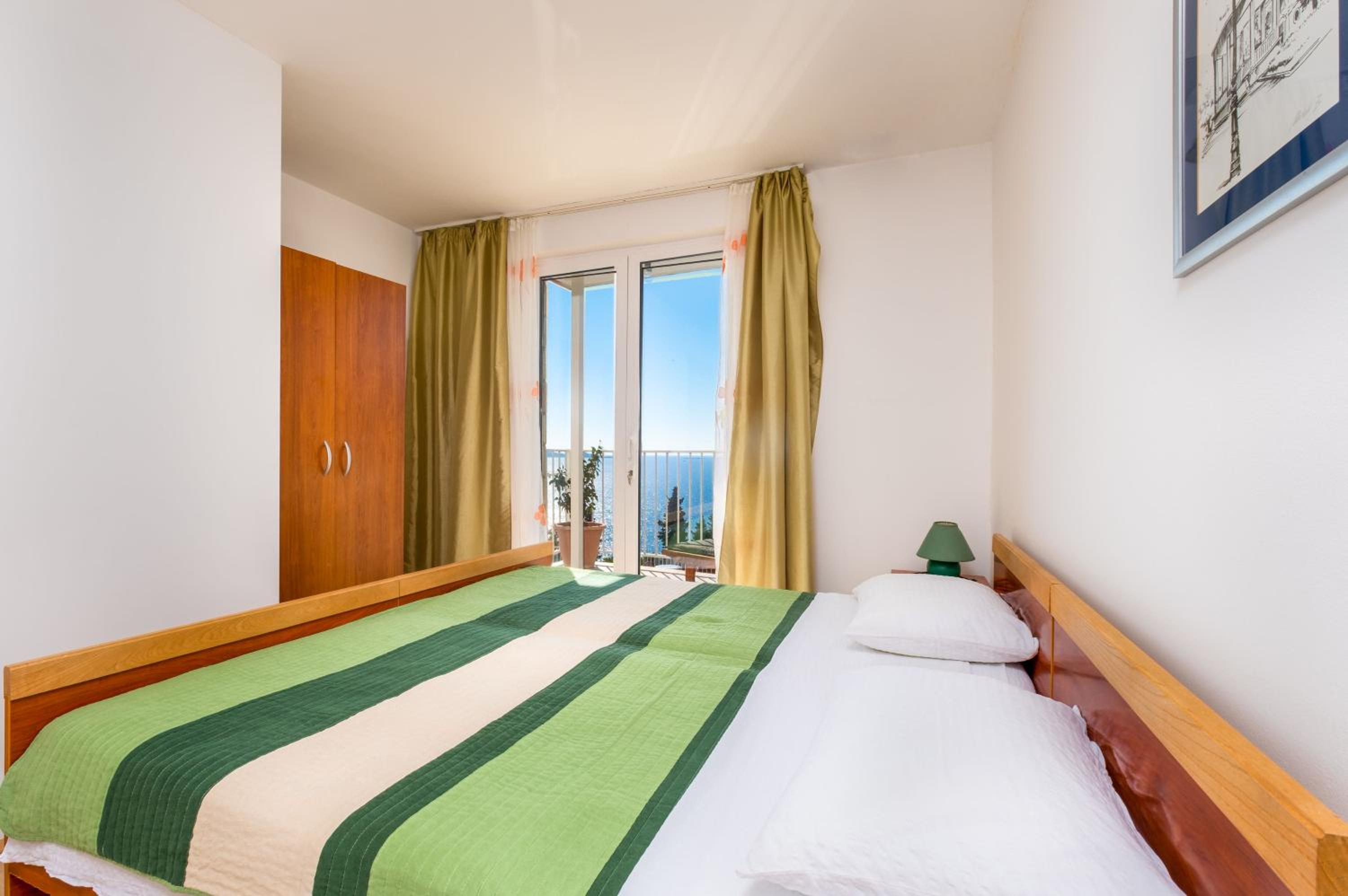 Premium Three-Bedroom Apartment with Terrace and Sea View photo 1