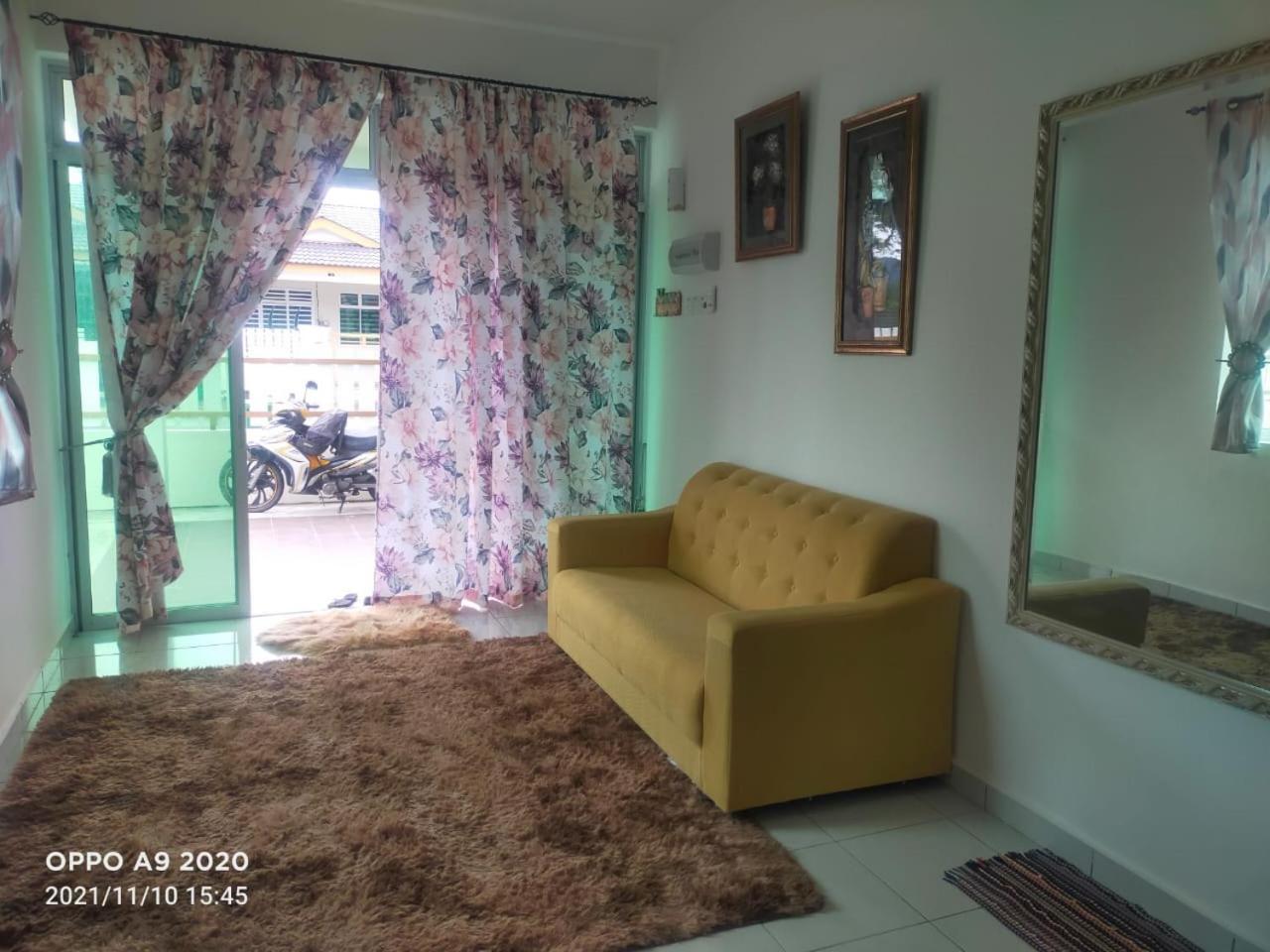 Three-Bedroom House photo 2