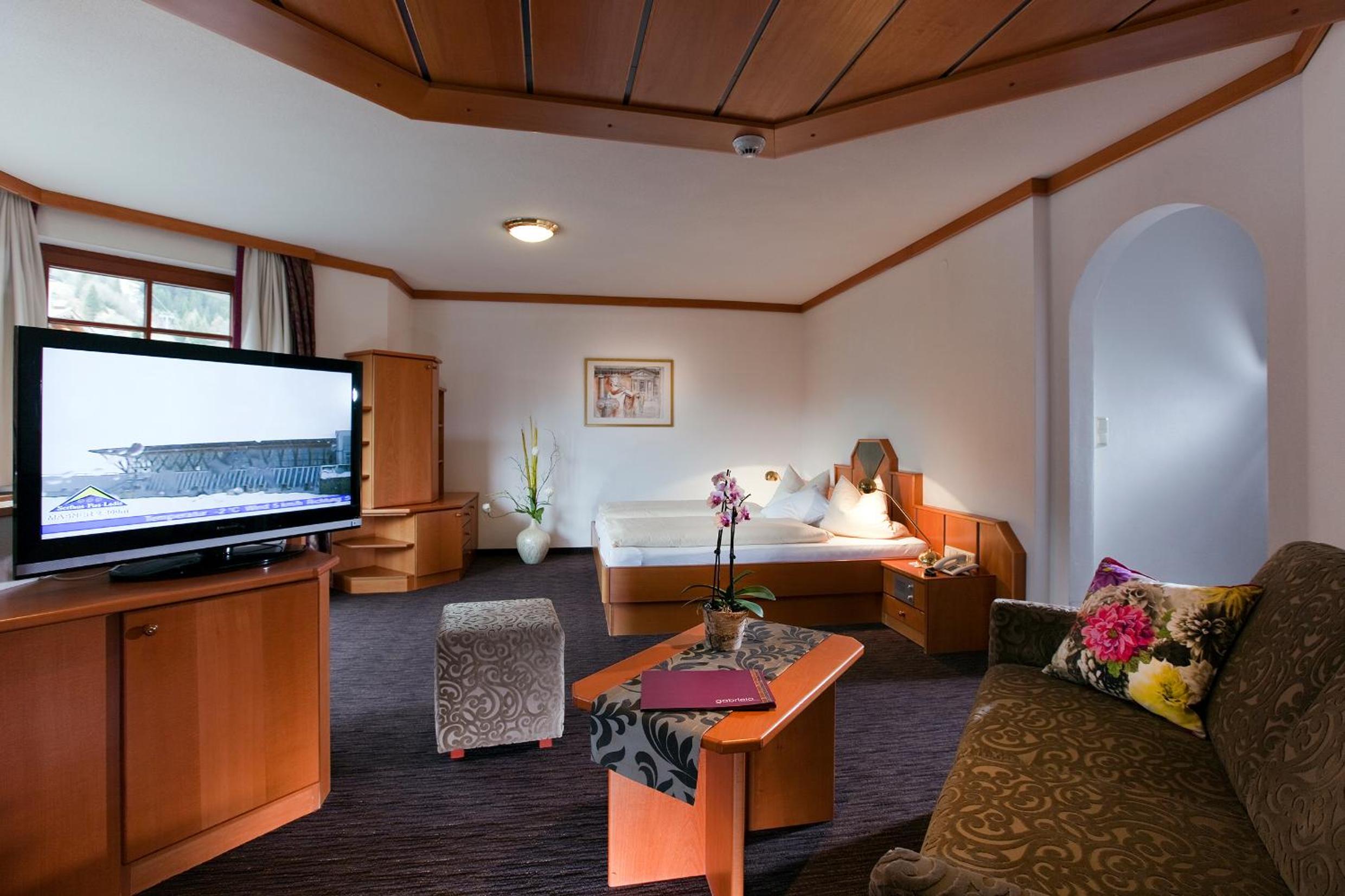 Junior Suite with Balcony photo 1