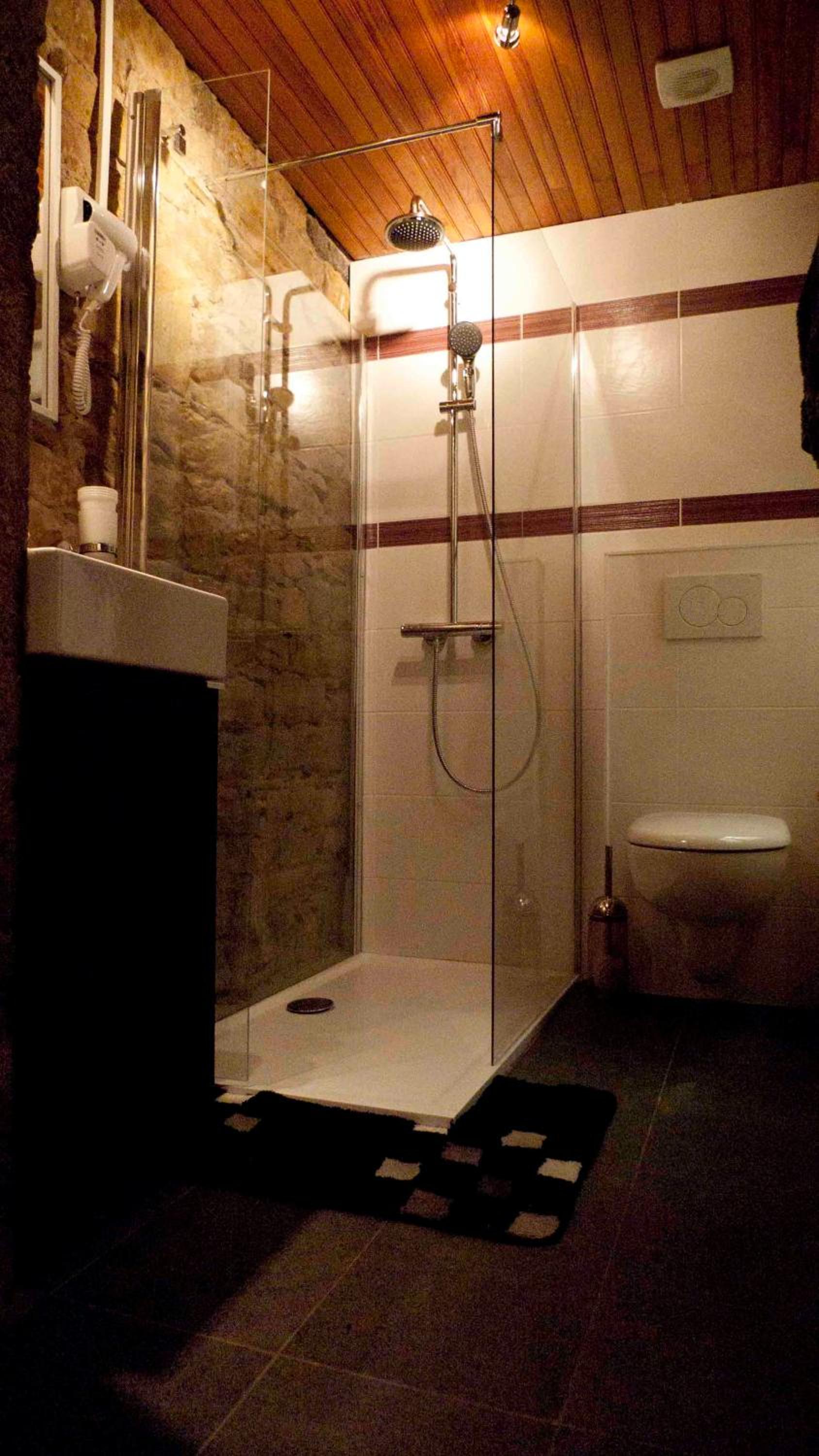 Studio Apartment - Photo 16