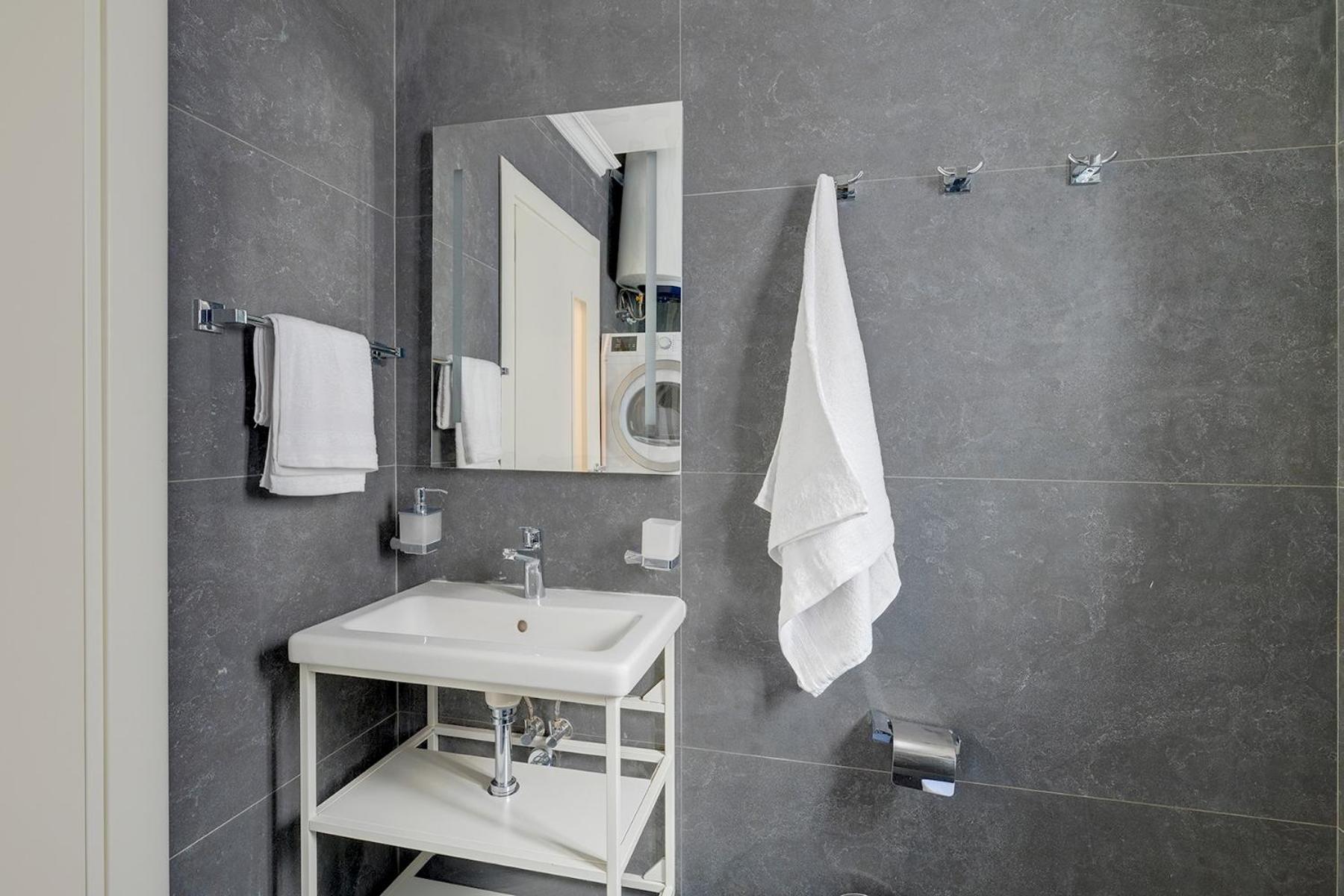 Three-Bedroom Apartment - Photo 22