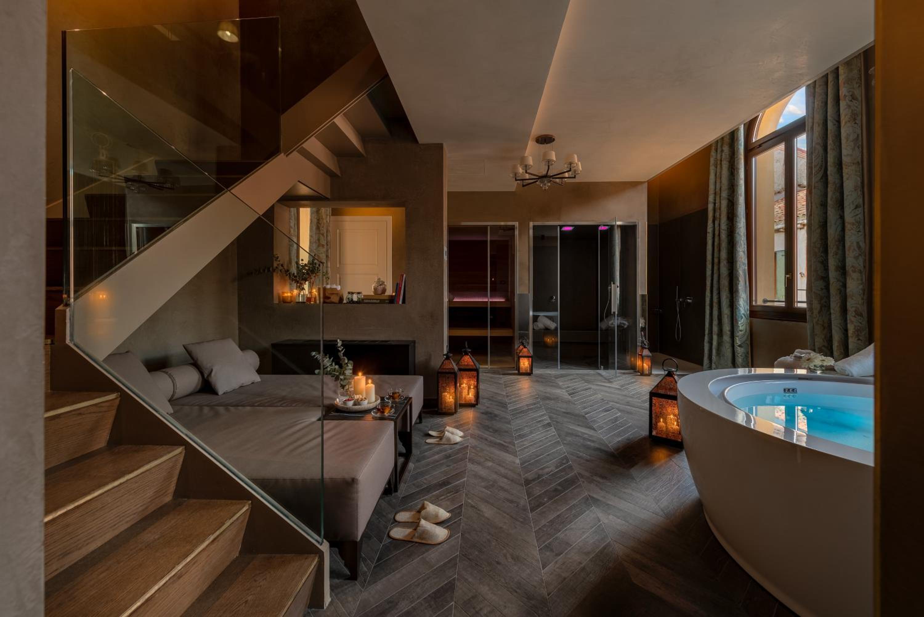 Luxury Suite with Private Spa photo 2