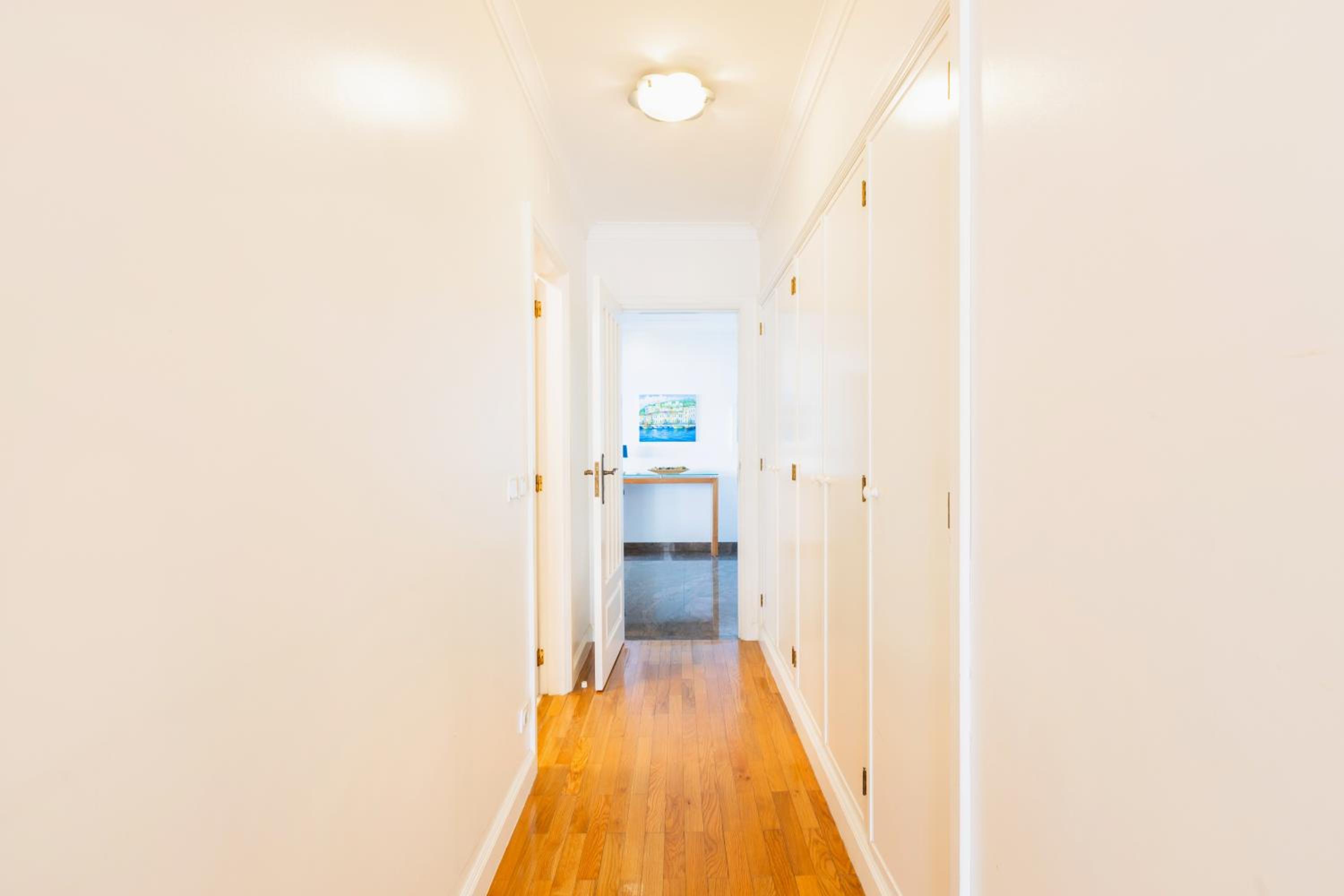 Three-Bedroom Apartment with Balcony photo 3
