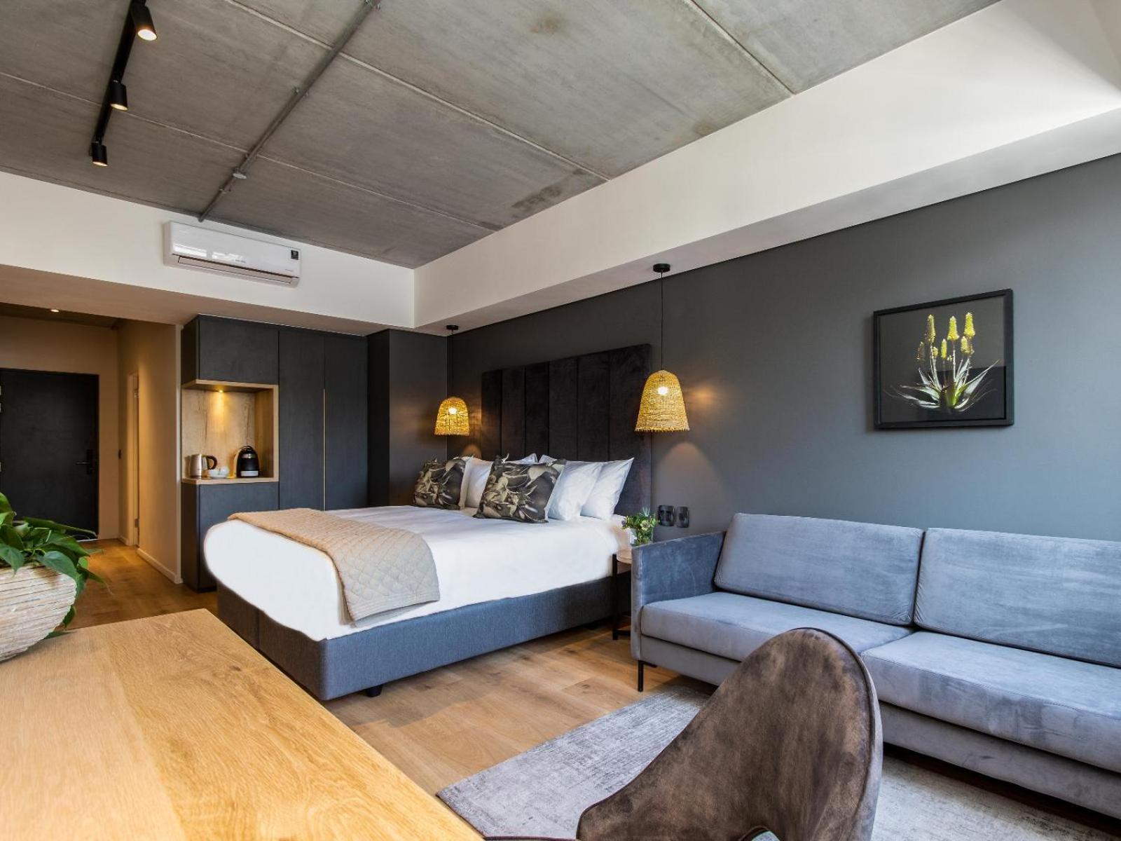 Luxury Suite with City View - Photo 3