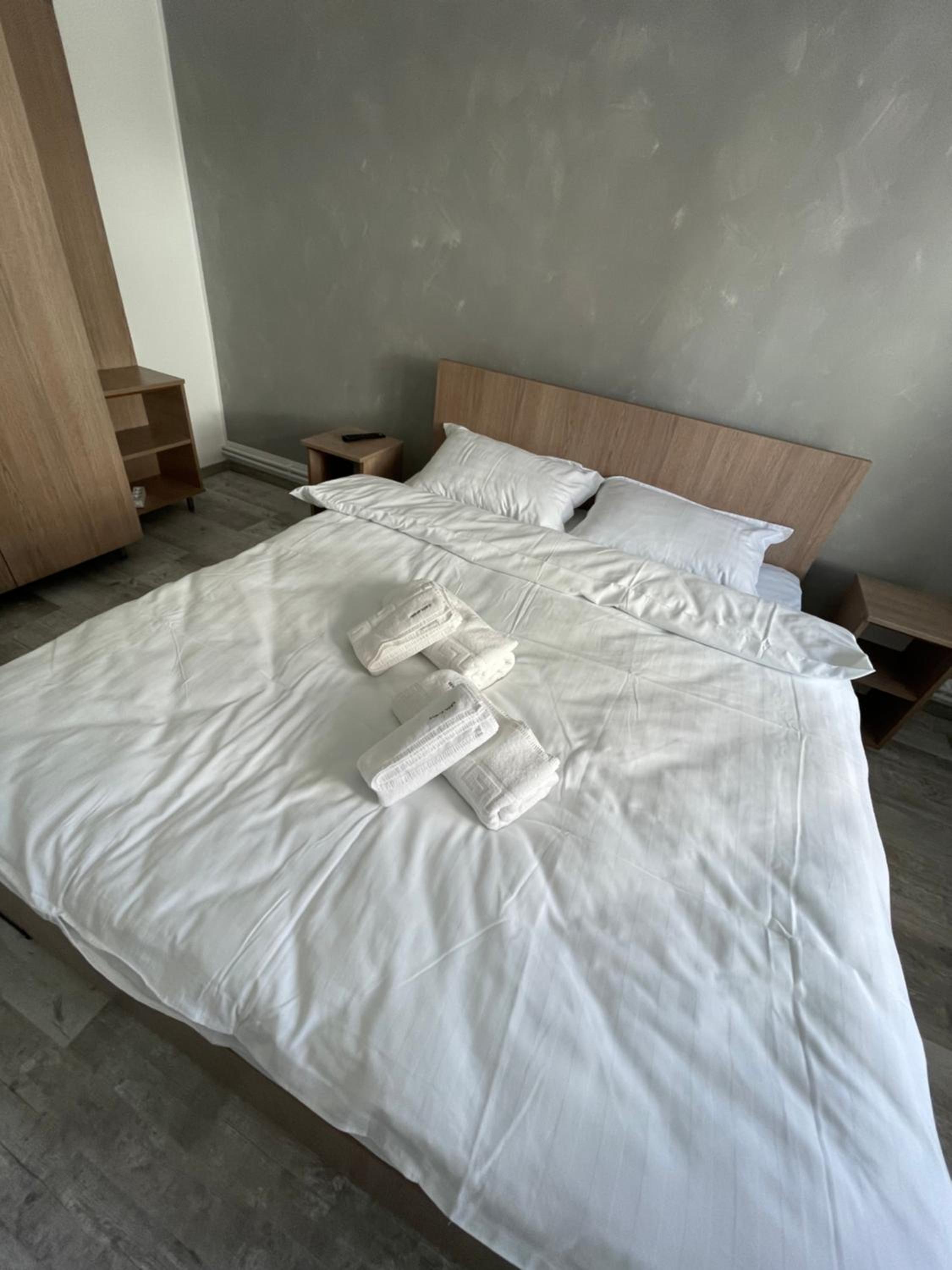 Six-Bedroom House photo 1