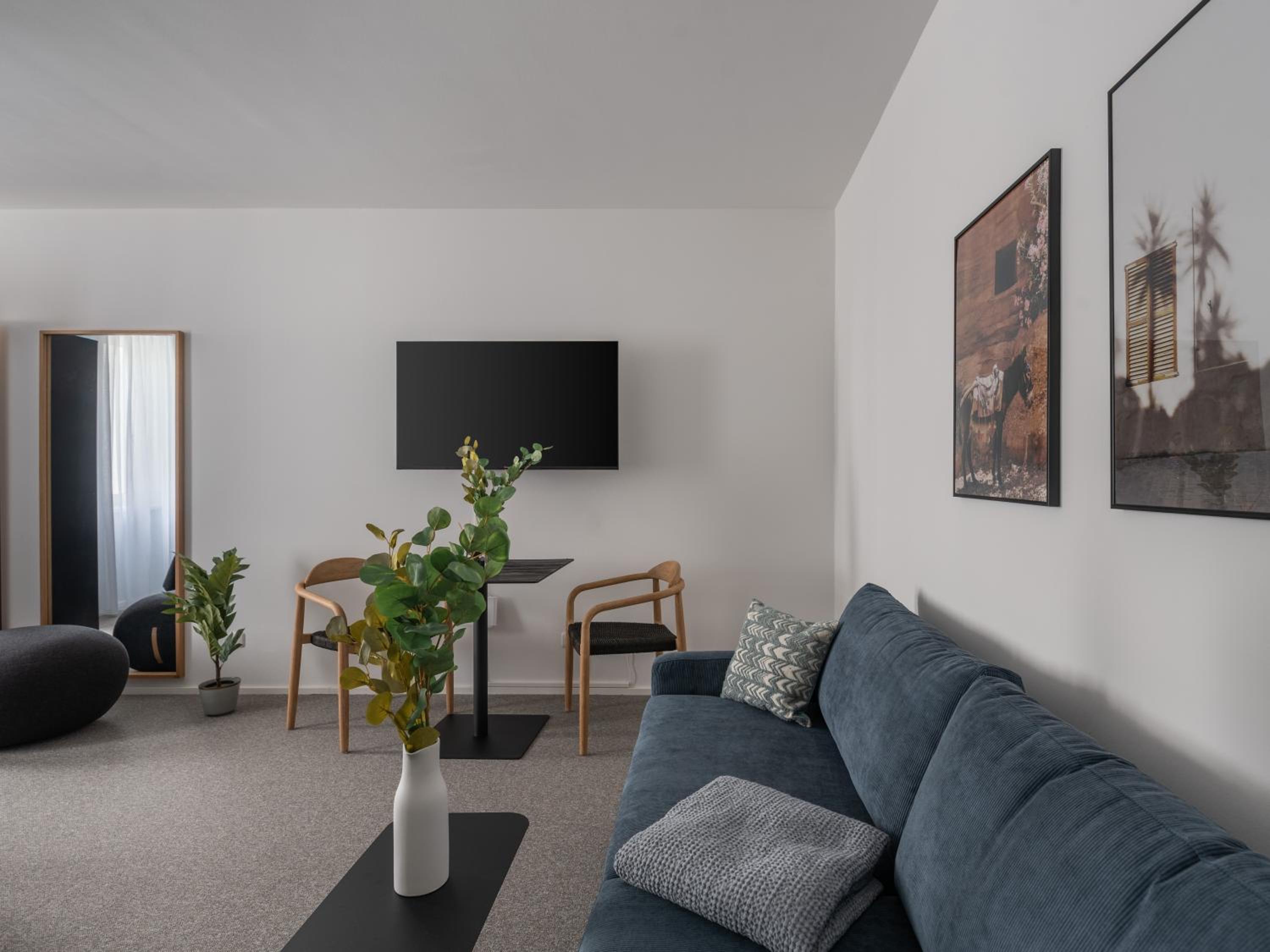 Suite XL with seating area - Photo 6