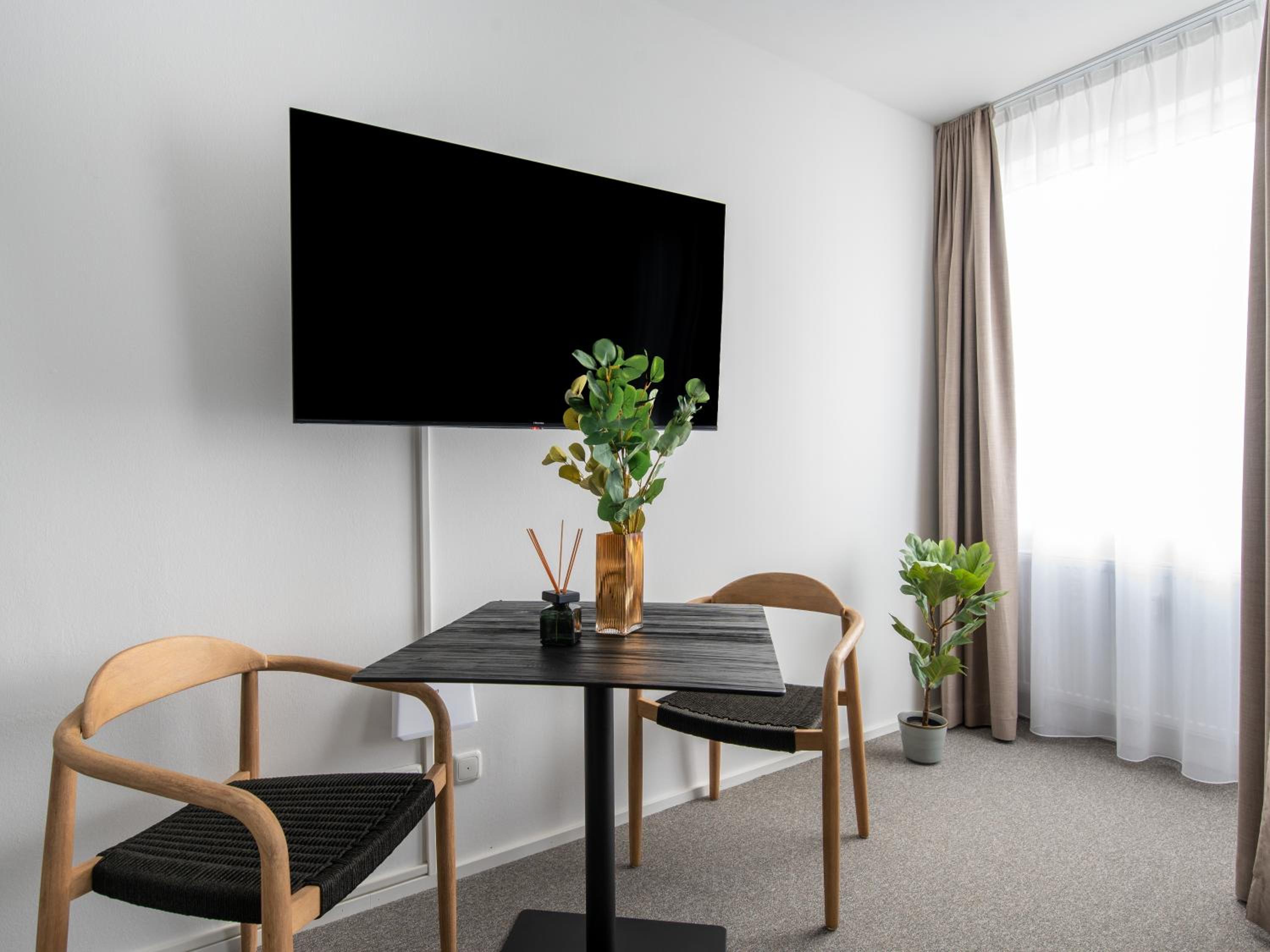 Suite XL with seating area - Photo 12