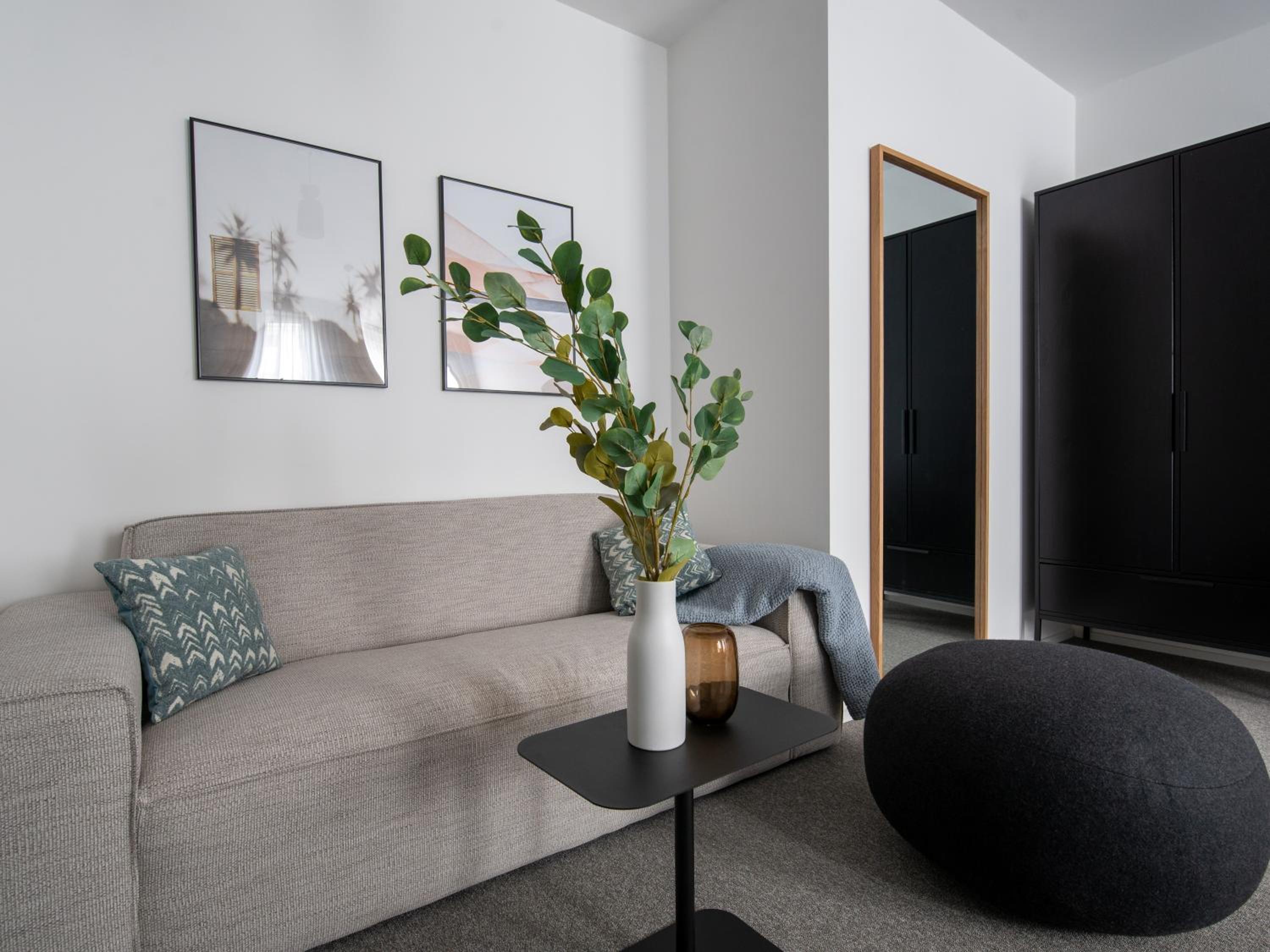 Suite XL with seating area - Photo 14
