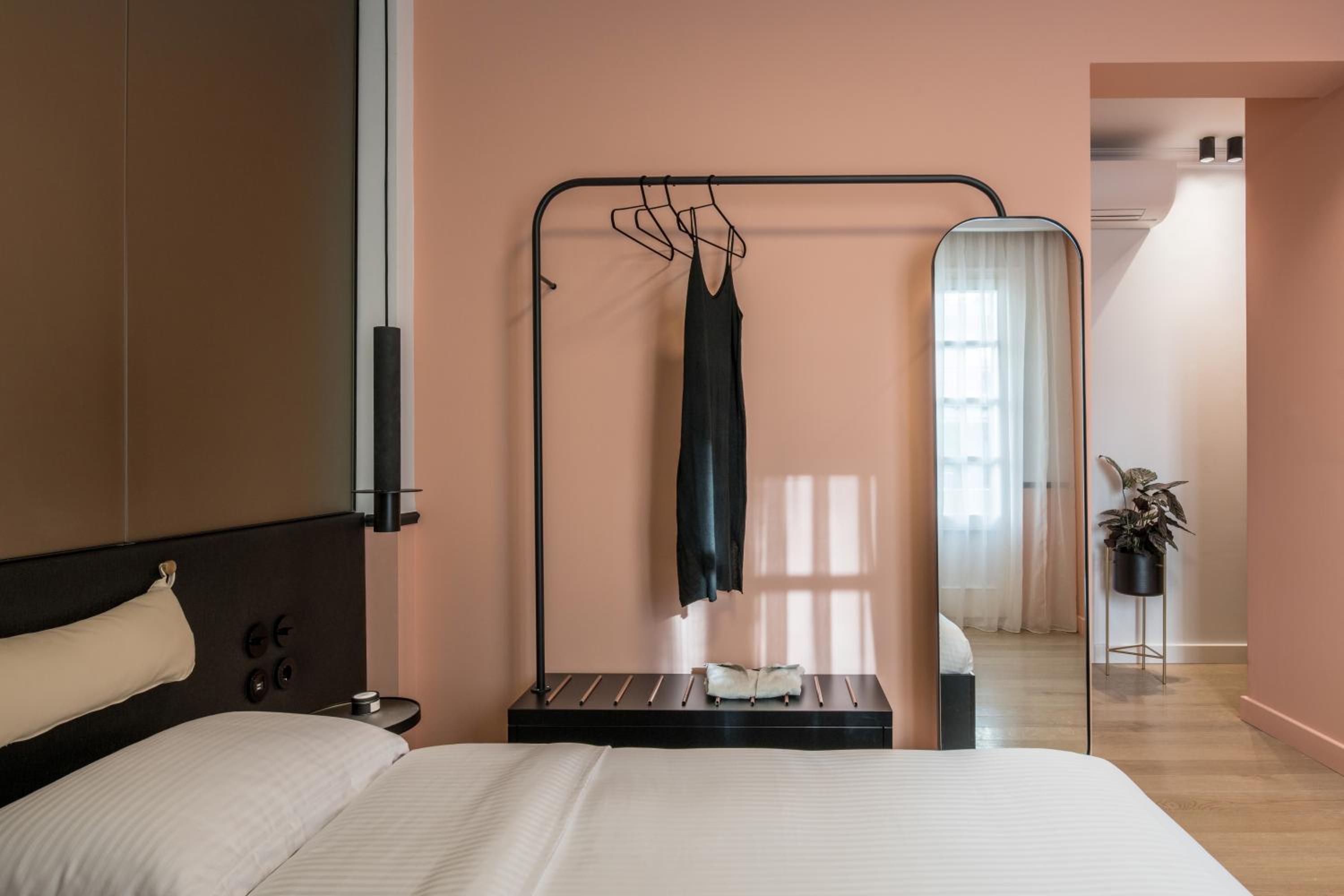 Comfort Room - Photo 1