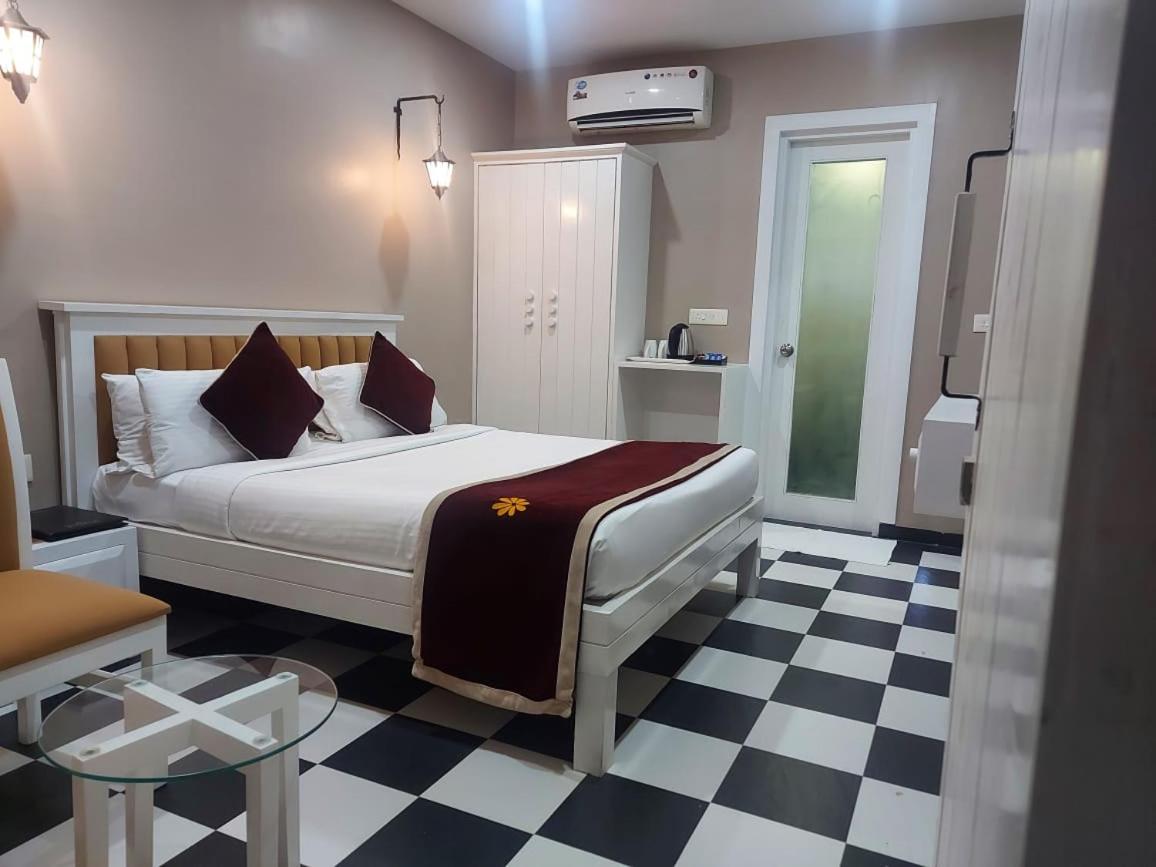 Semi Deluxe Room - Photo 8