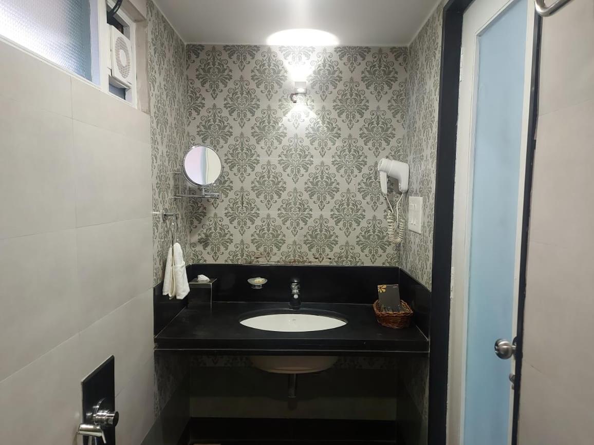 Semi Deluxe Room - Photo 7