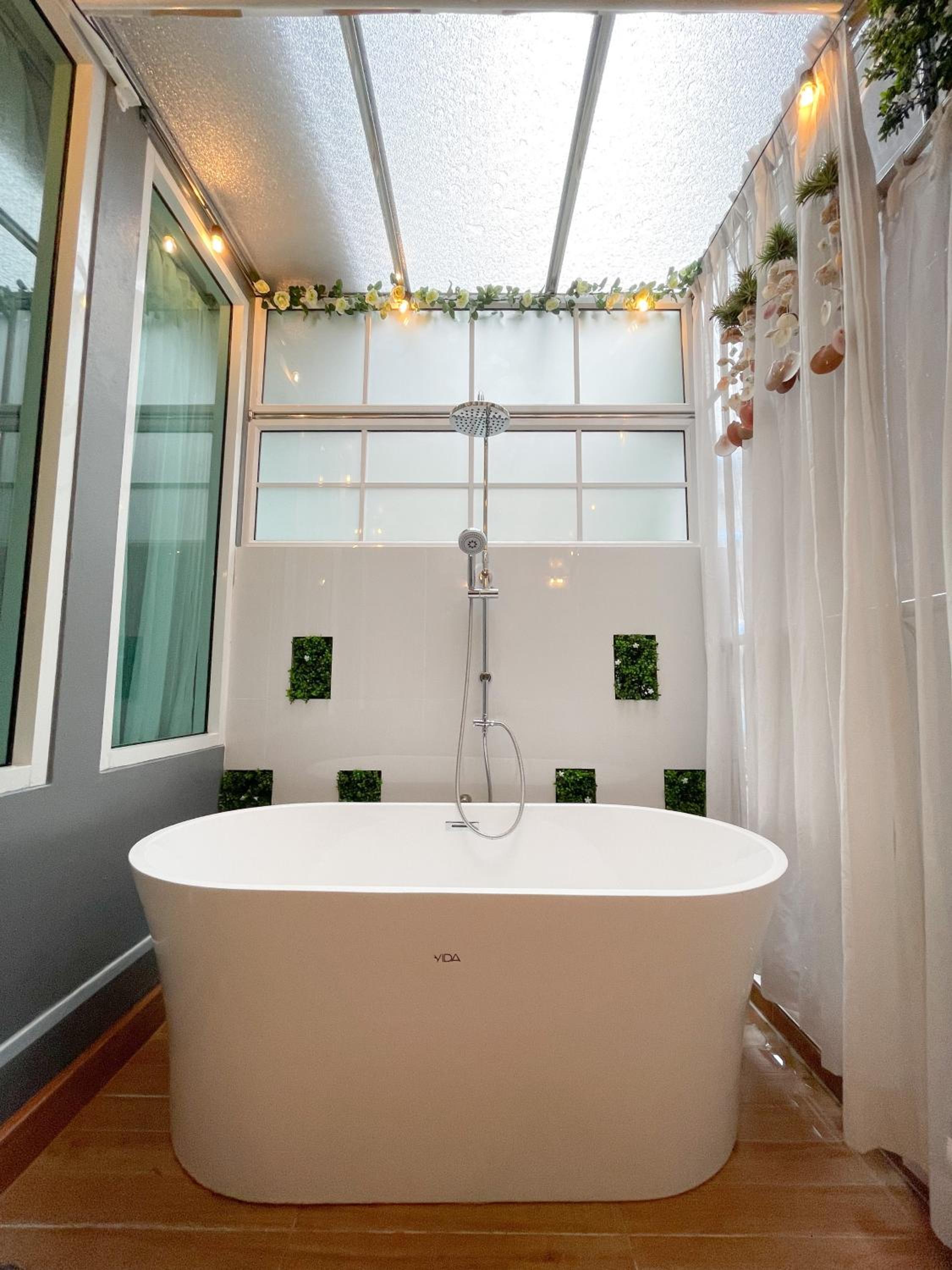 Deluxe Double Room with Bath - Photo 6