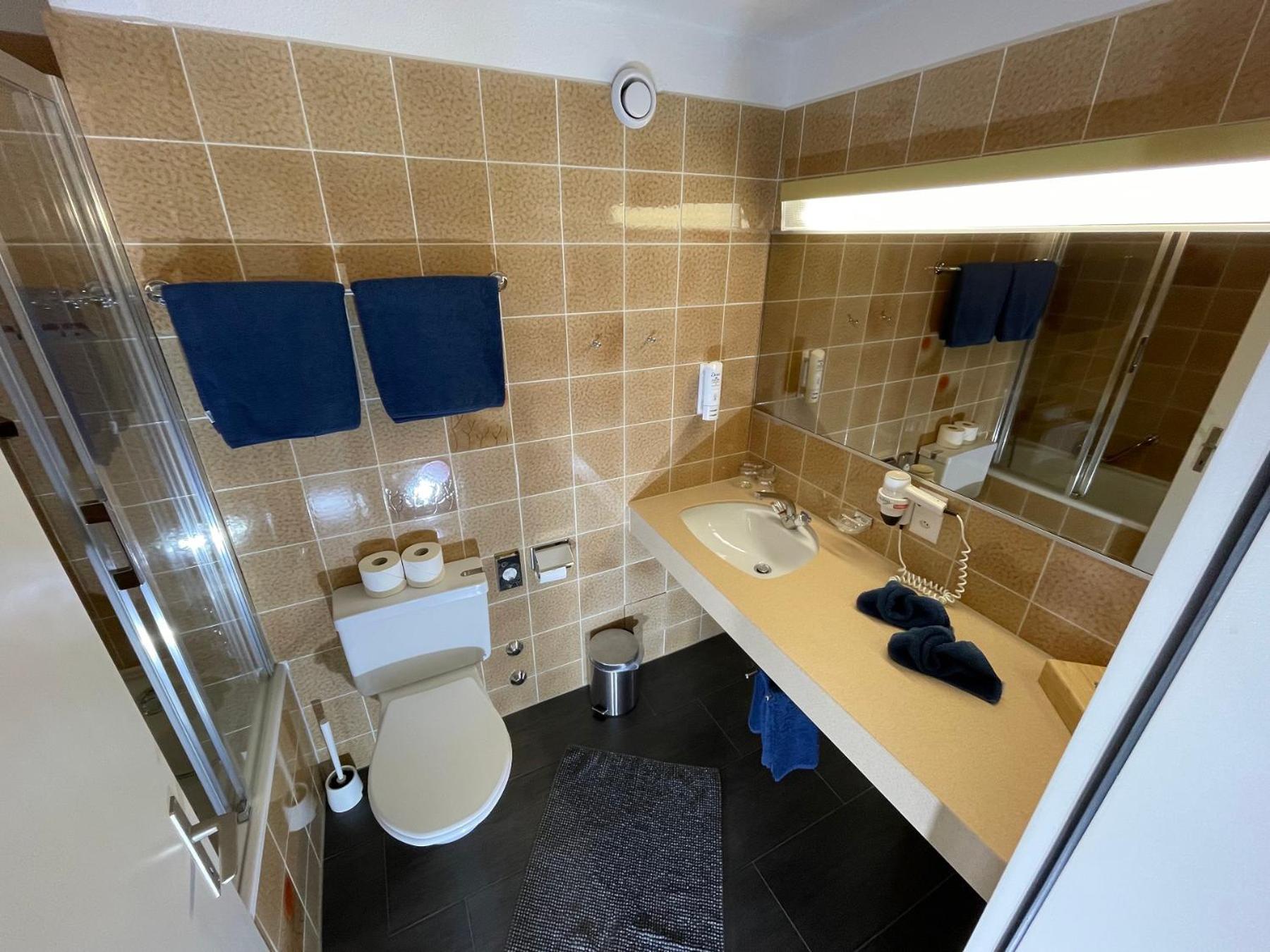 Double Room - Photo 11