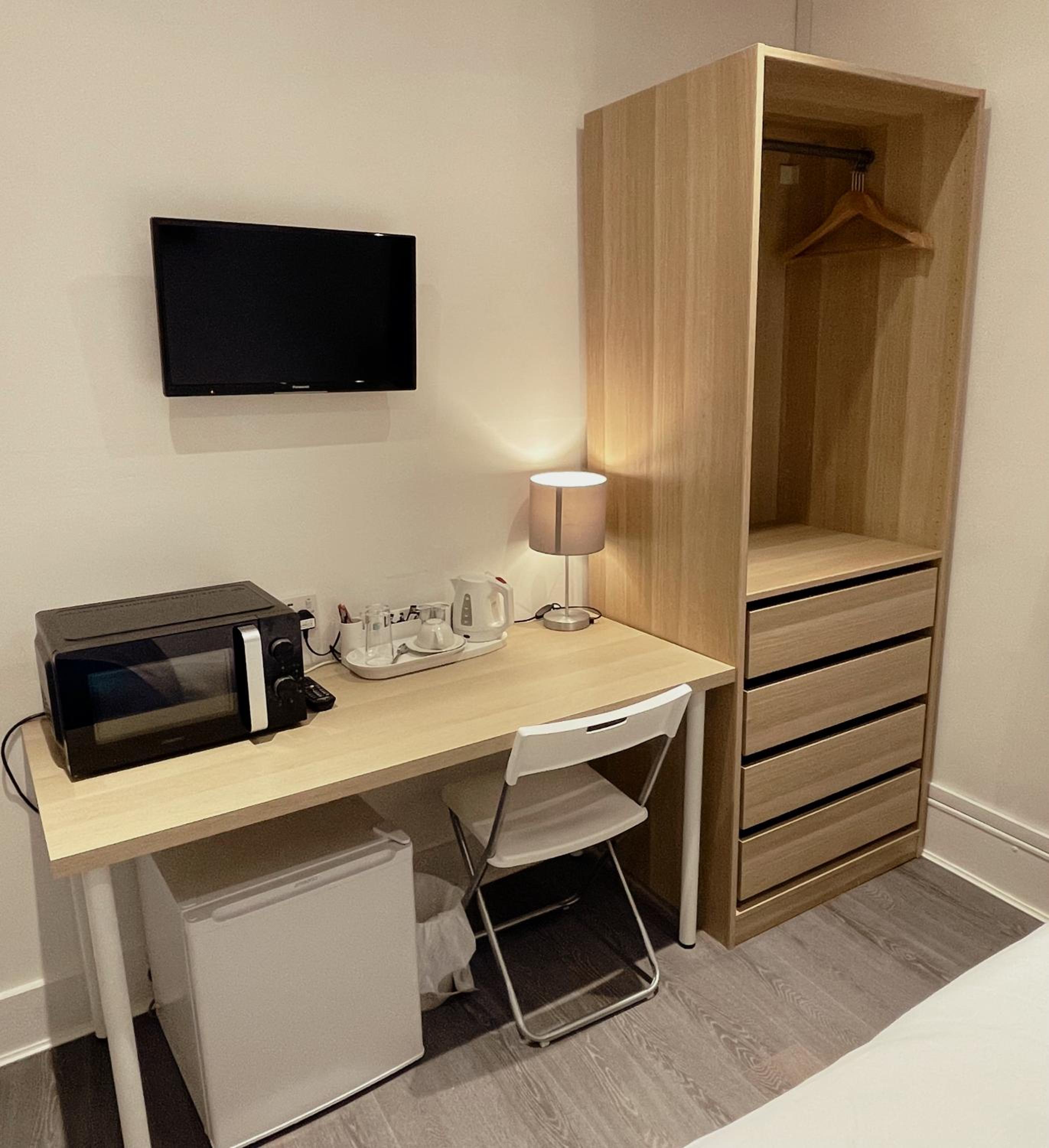 Double Room with Private Bathroom - Photo 16