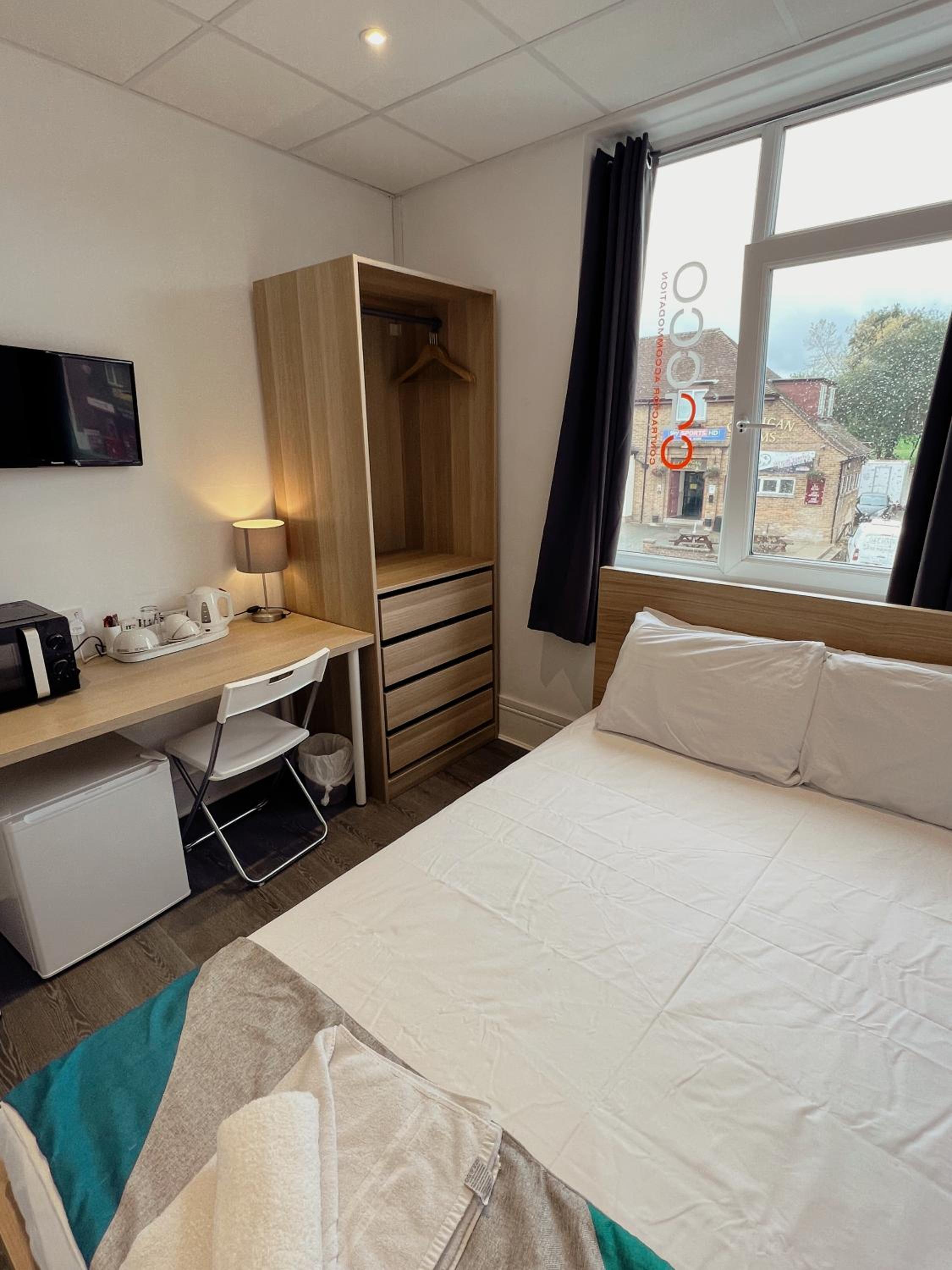 Double Room with Private Bathroom - Photo 2