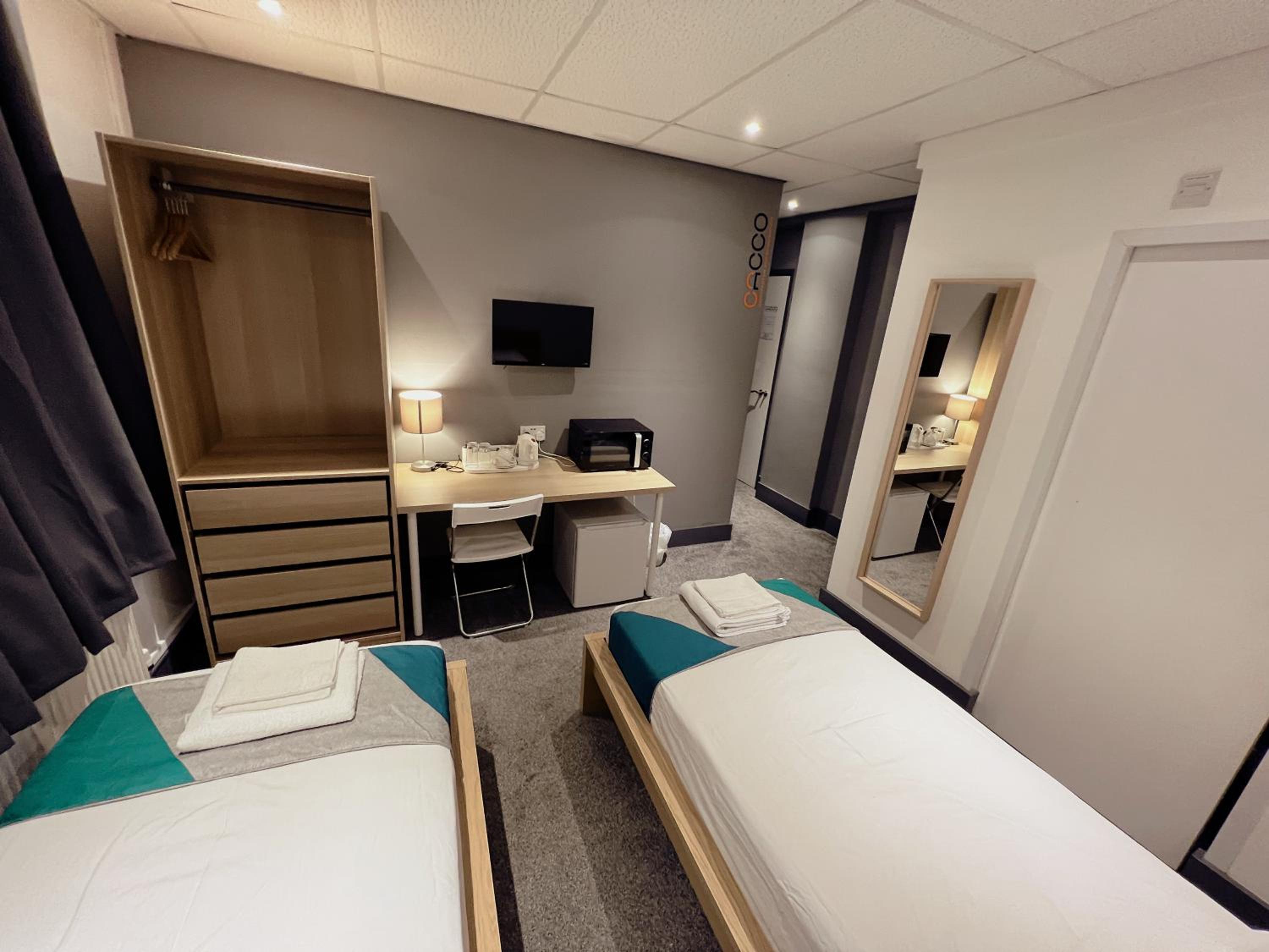 Twin Room with Private Bathroom - Photo 2