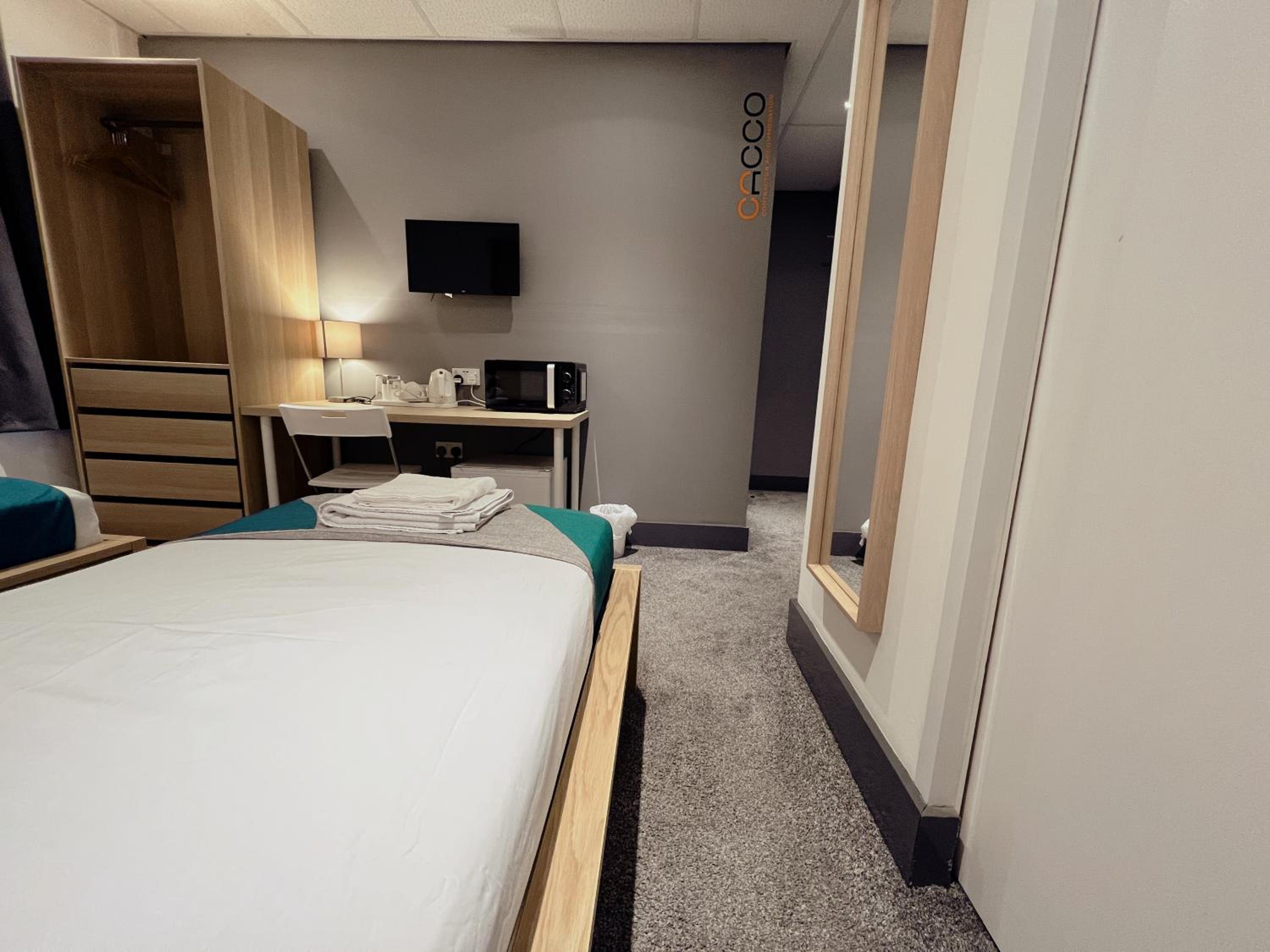 Twin Room with Private Bathroom - Photo 3