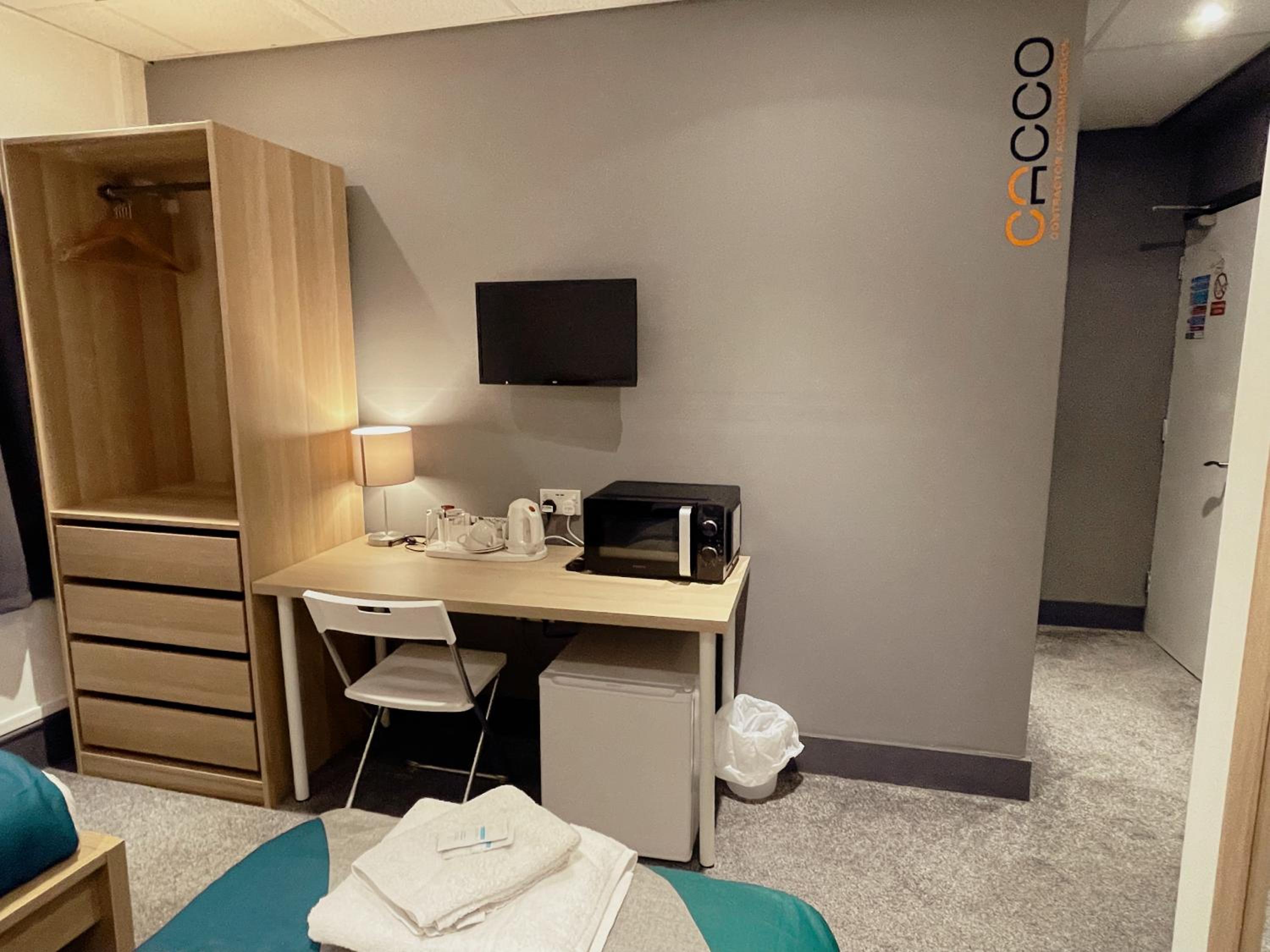 Twin Room with Private Bathroom - Photo 4