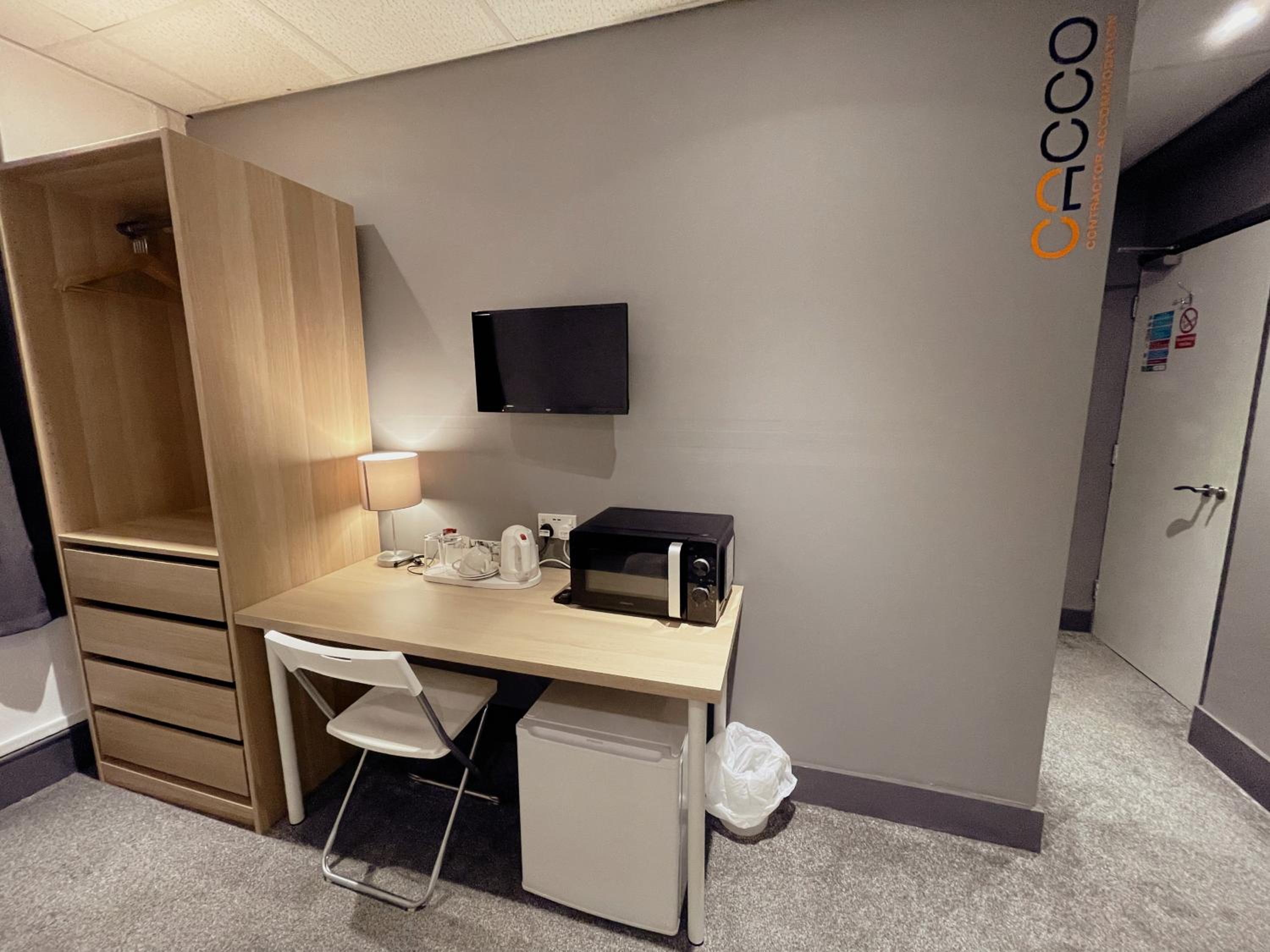 Twin Room with Private Bathroom - Photo 10